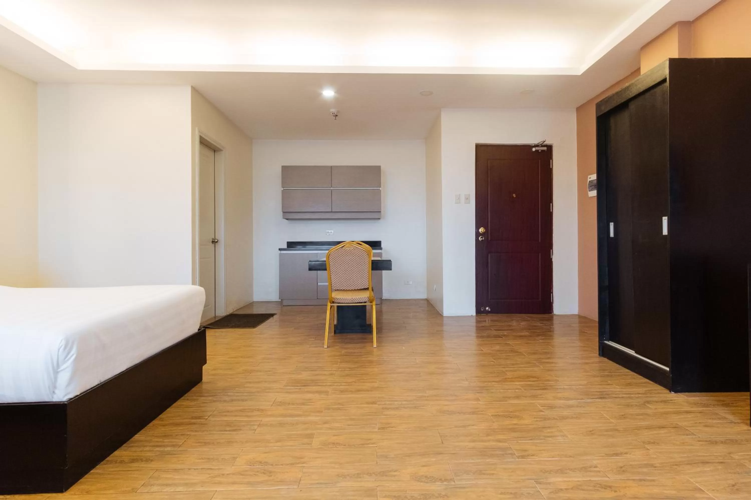 Photo of the whole room in Northpointe Residences