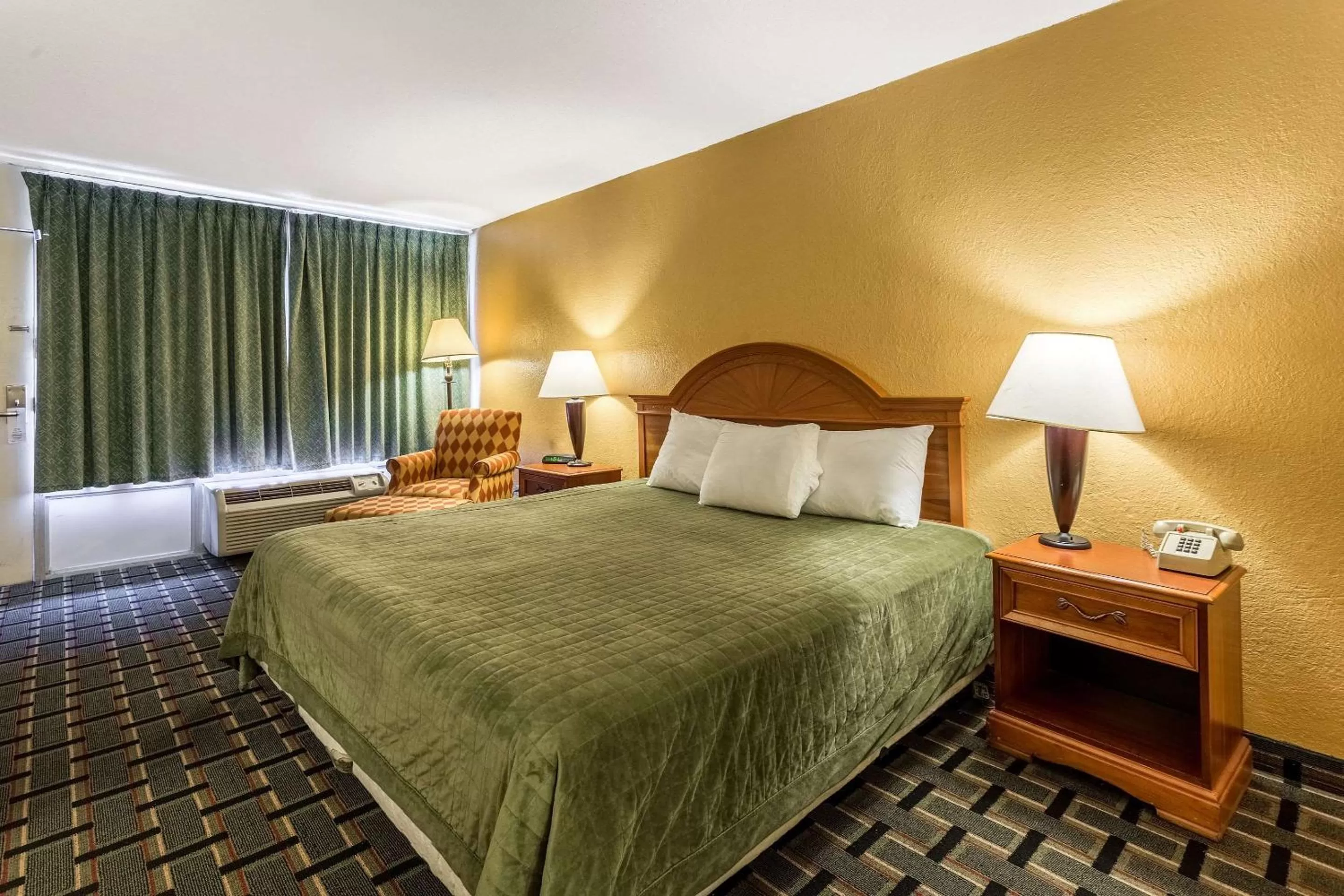 Photo of the whole room, Bed in Rodeway Inn Denmark-Jackson