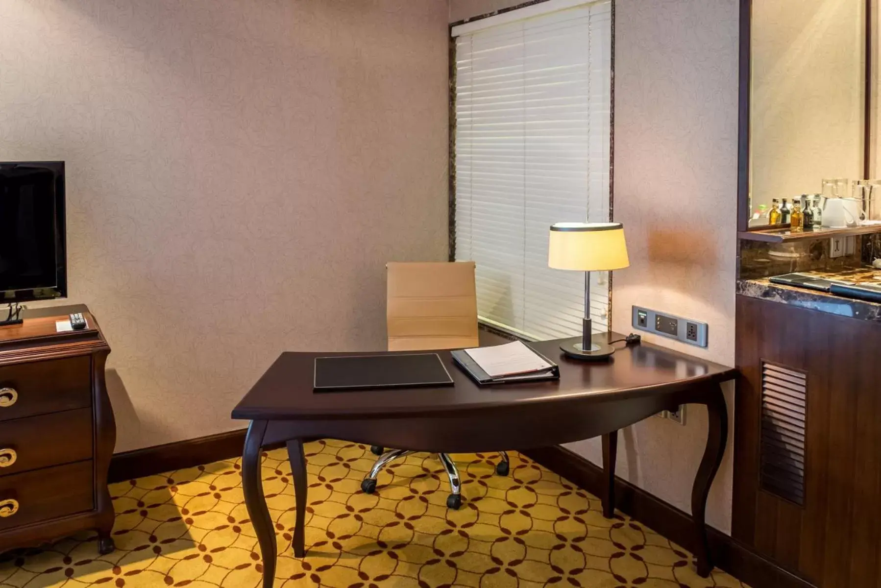 Seating area, TV/Entertainment Center in Eastin Grand Hotel Saigon