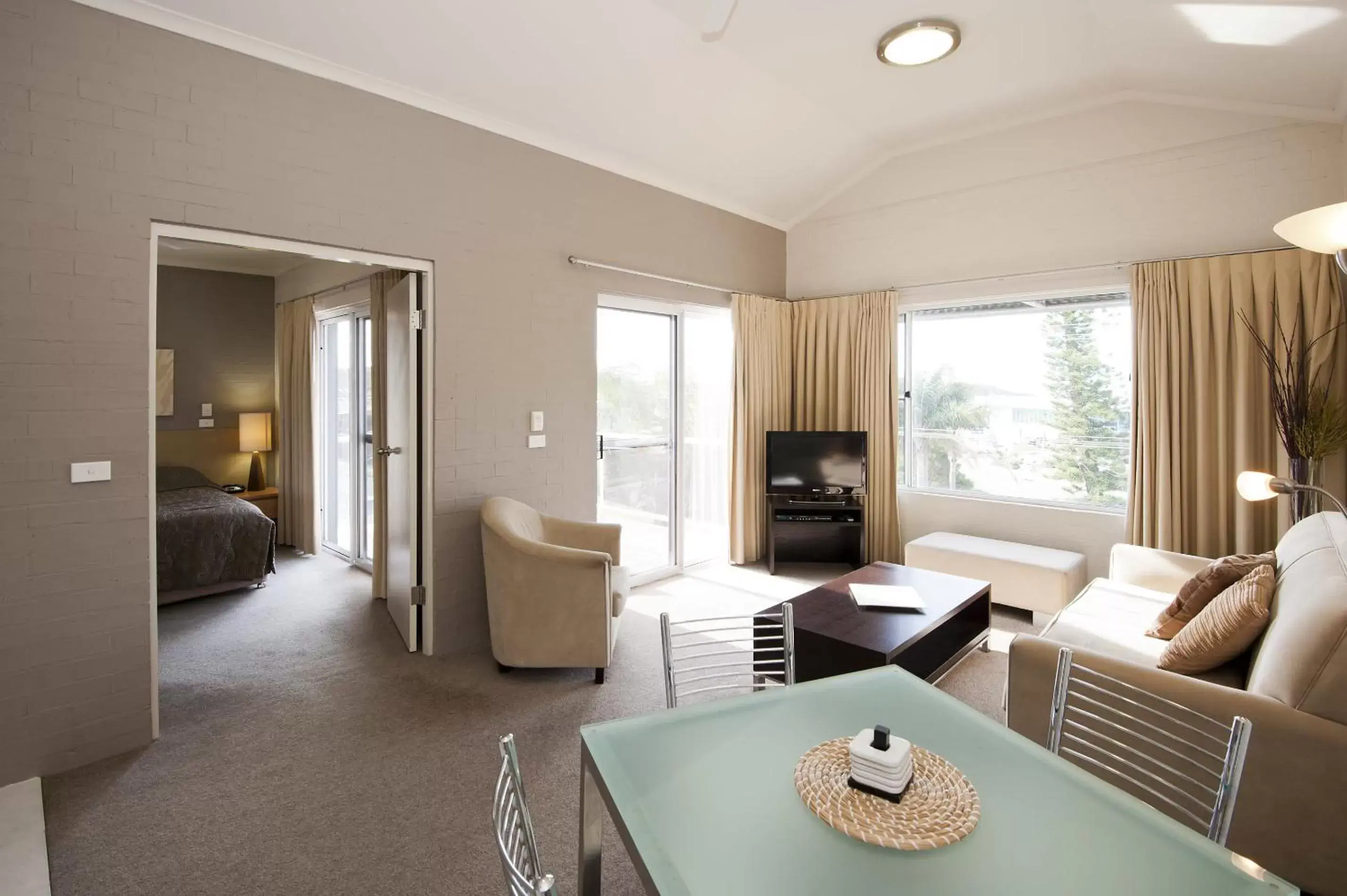 Dining area, Seating Area in Mollymook Cove Apartments