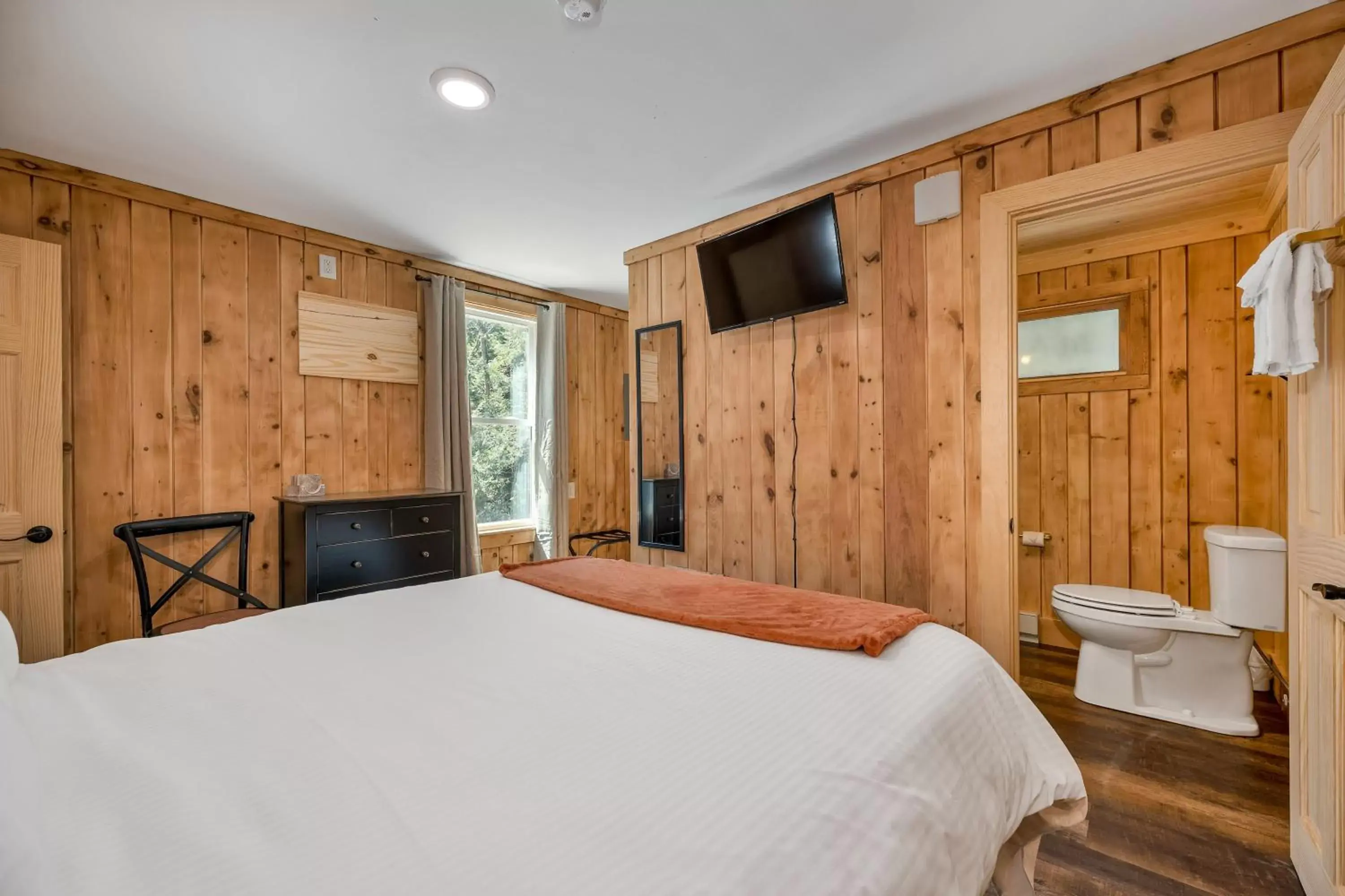 Bathroom, Bed in The Inn & More