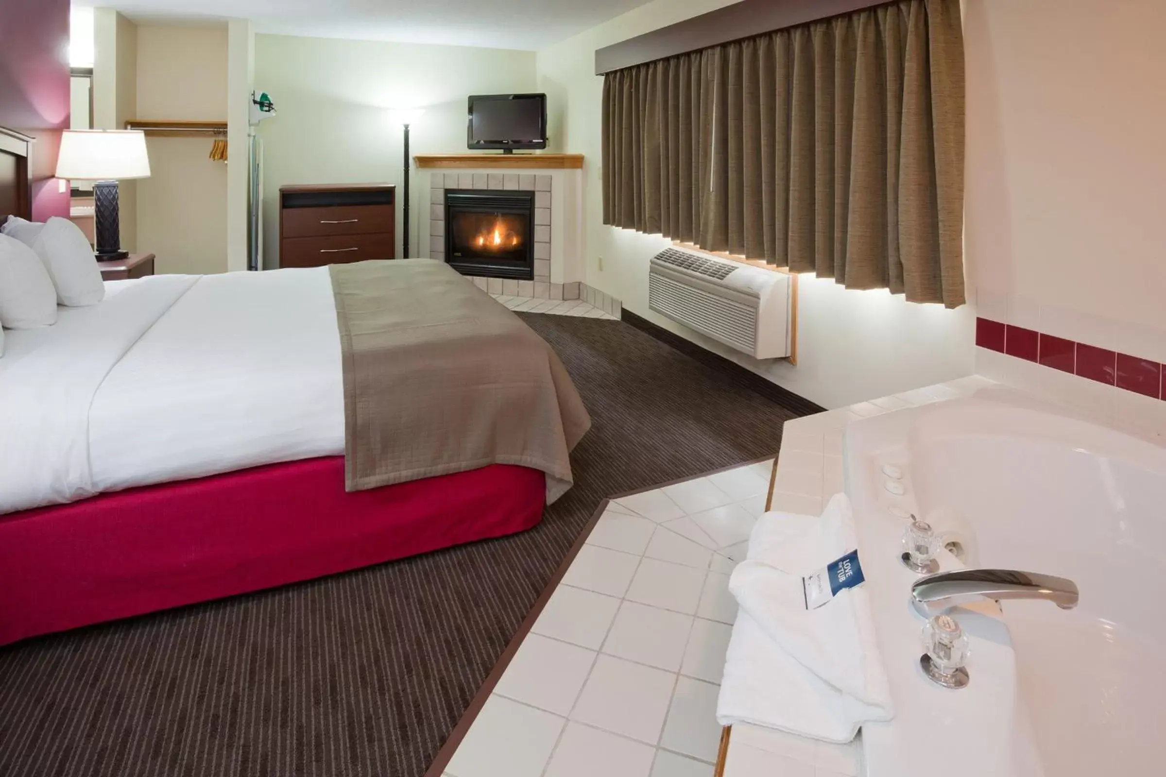 Premier One-Bedroom King Suite - Non-Smoking in AmericInn by Wyndham Princeton MN Premier One-Bedroom King Suite - Non-Smoking in AmericInn by Wyndham Princeton MN