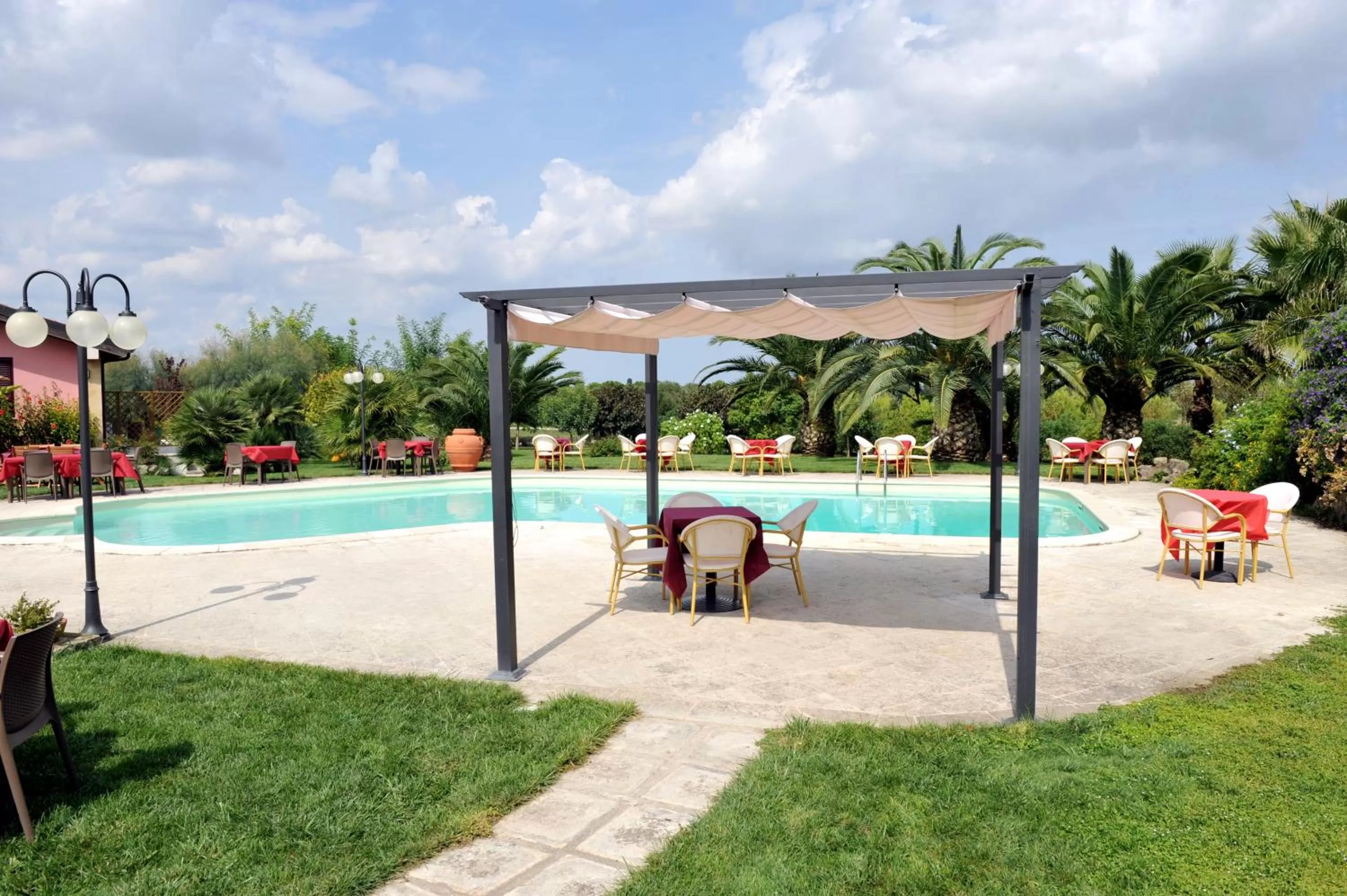 Solarium, Swimming Pool in B&B Lu Casale