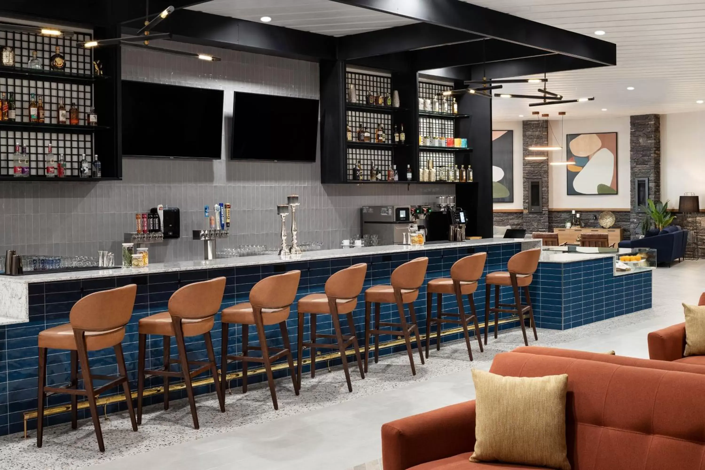 Restaurant/places to eat, Lounge/Bar in Delta Hotels by Marriott Grande Prairie Airport