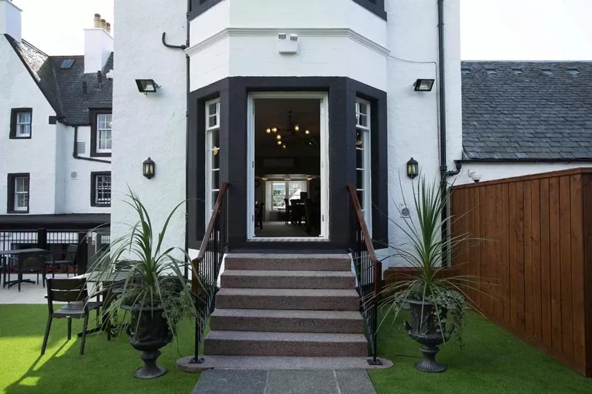 Facade/entrance in The Cross Keys Wetherspoon