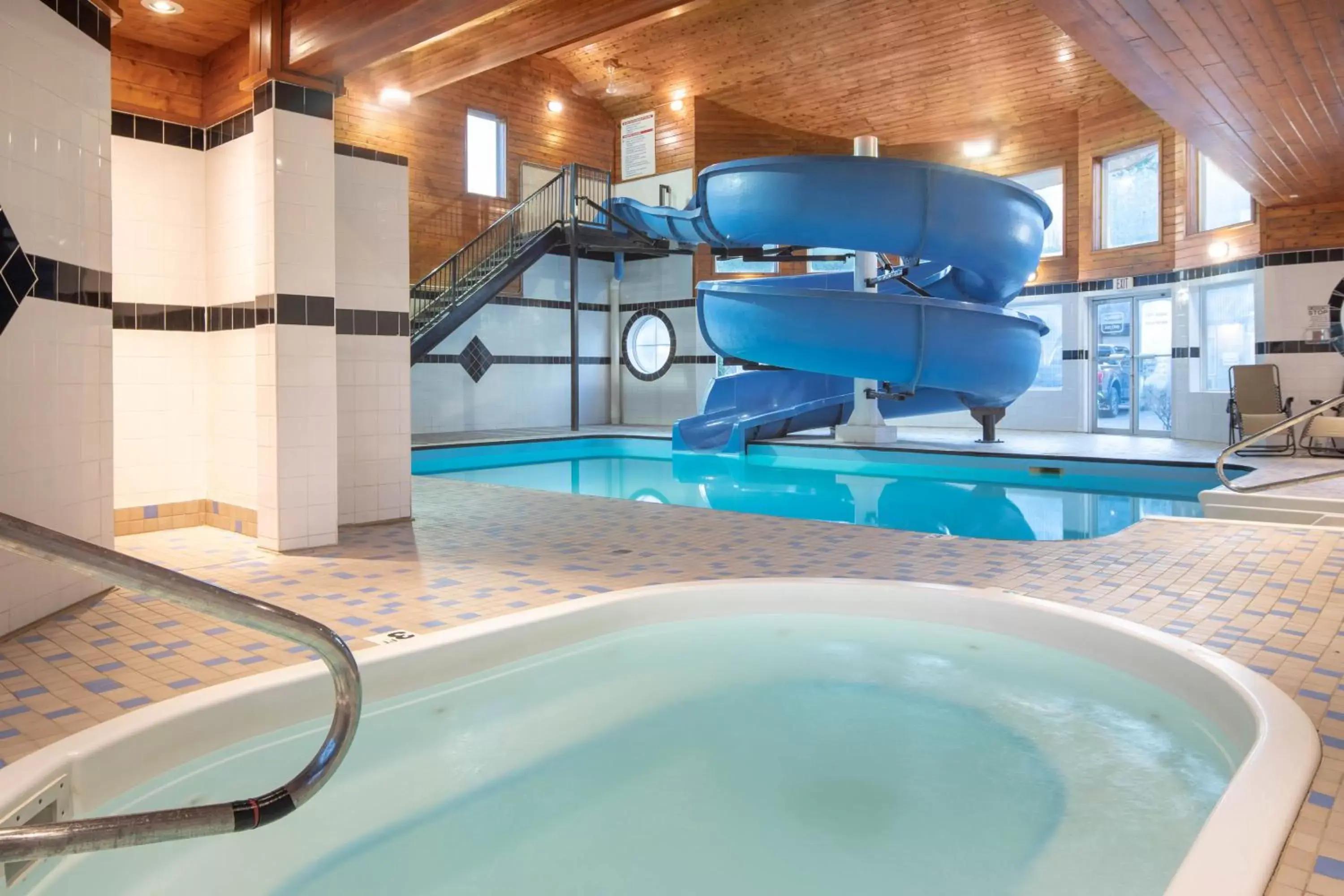 Hot Tub, Swimming Pool in Travelodge by Wyndham Golden Sportsman Lodge