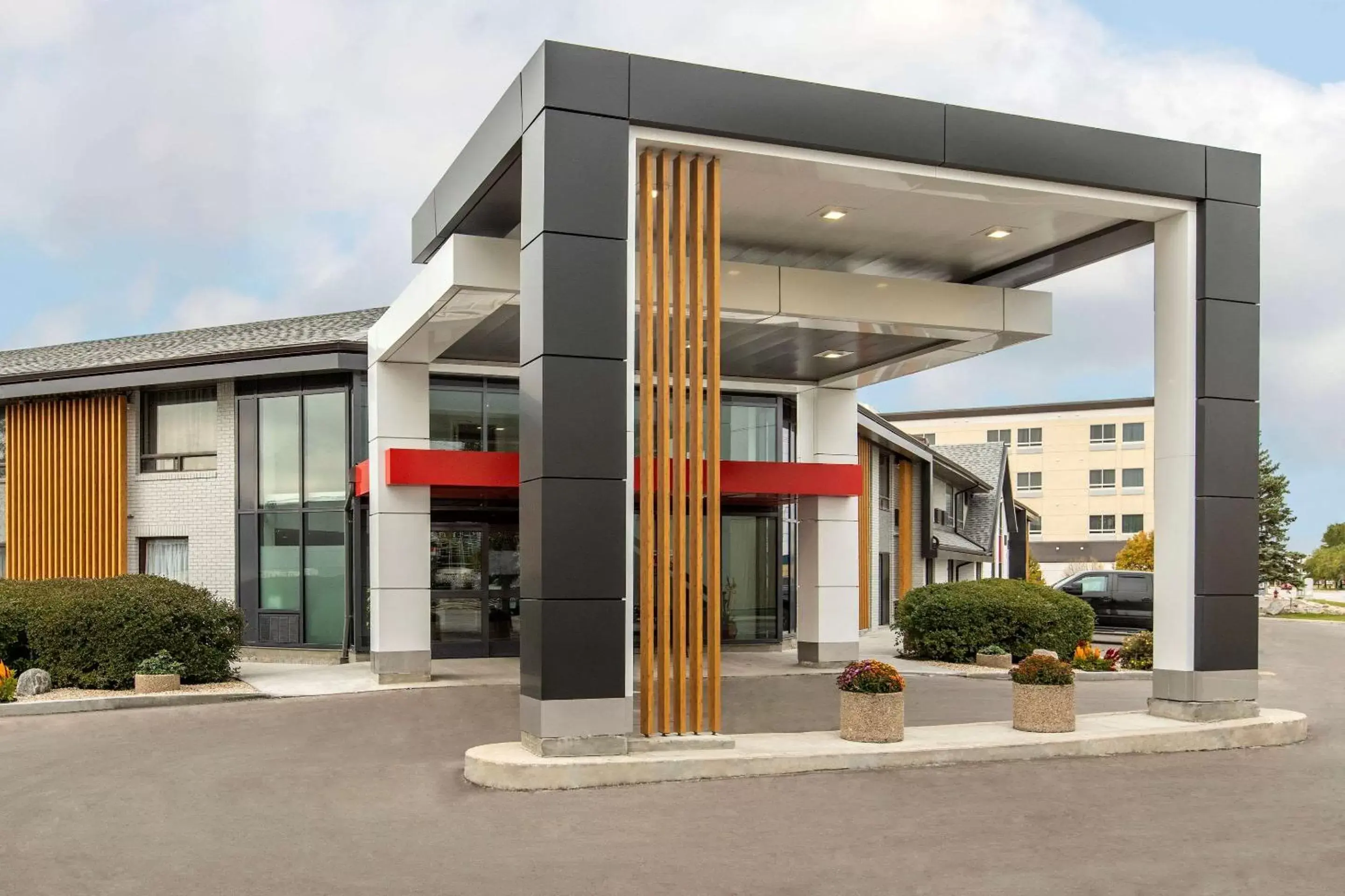 Property Building in Comfort Inn Brossard