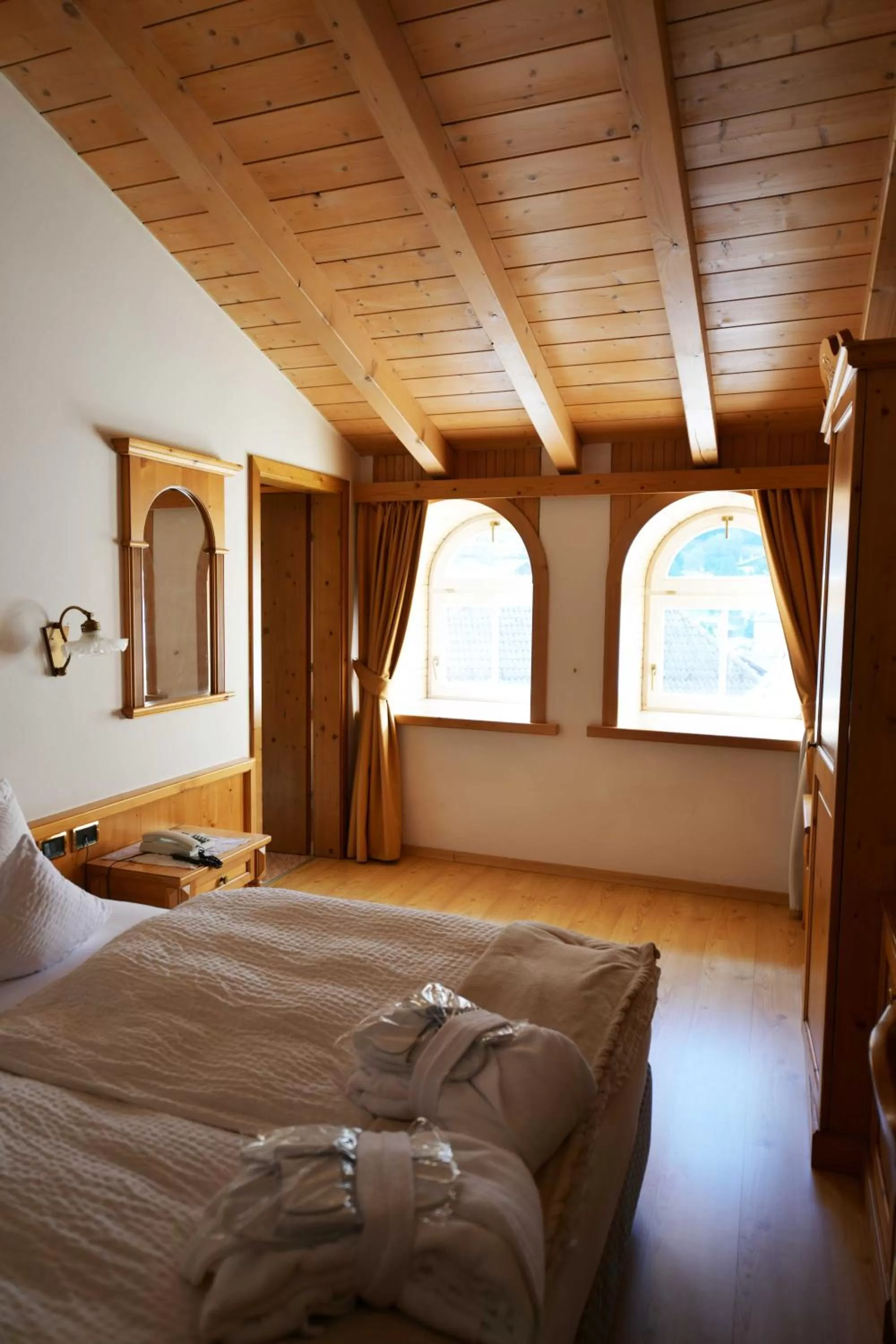 Bedroom, Bed in Central Hotel