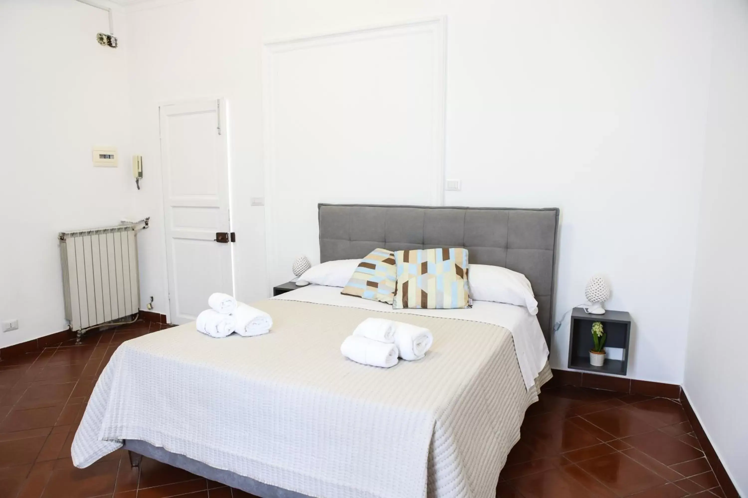 Photo of the whole room, Bed in B&B Palazzo Bruca Catania