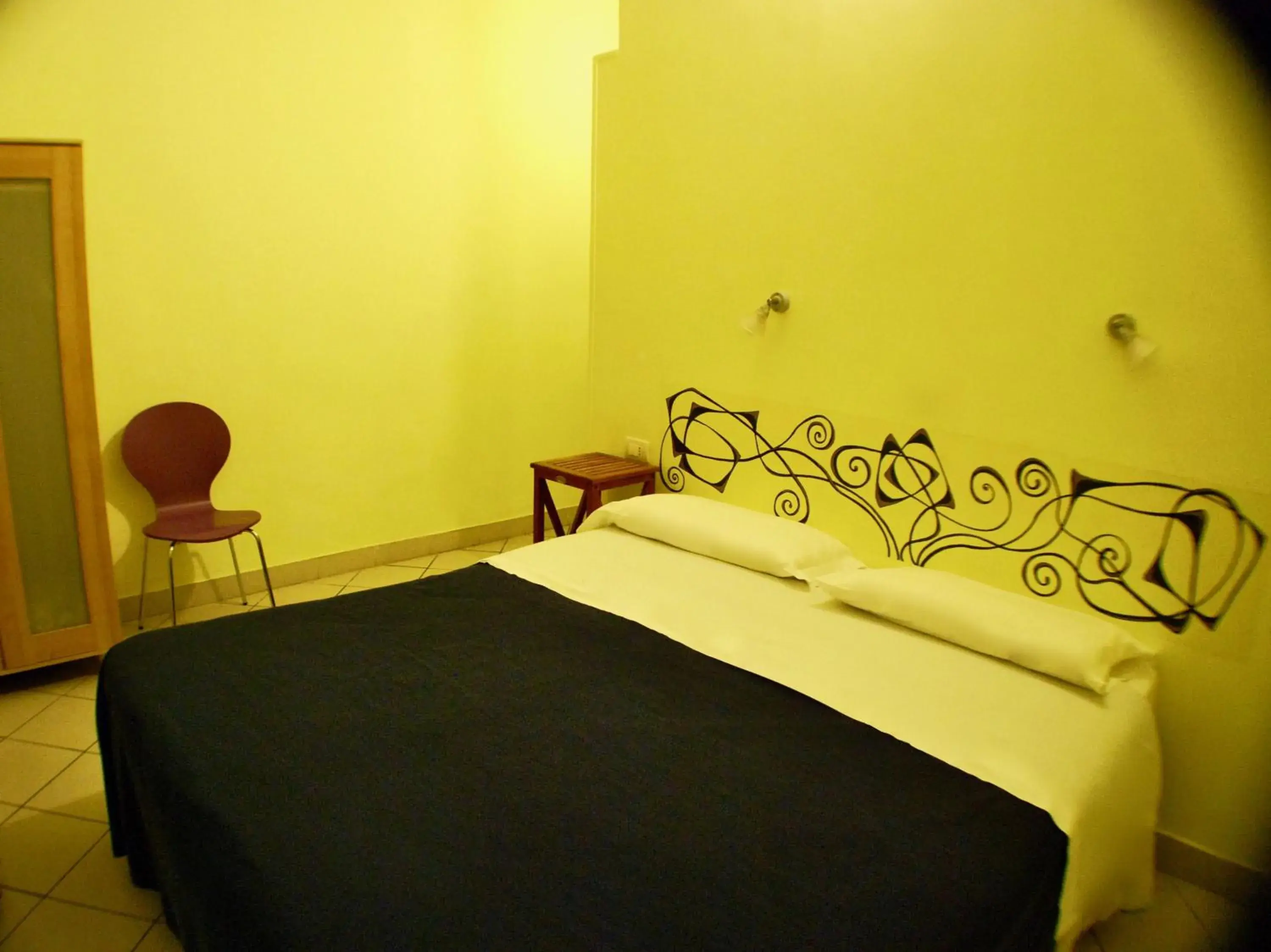 Photo of the whole room, Bed in Albergo Teatro