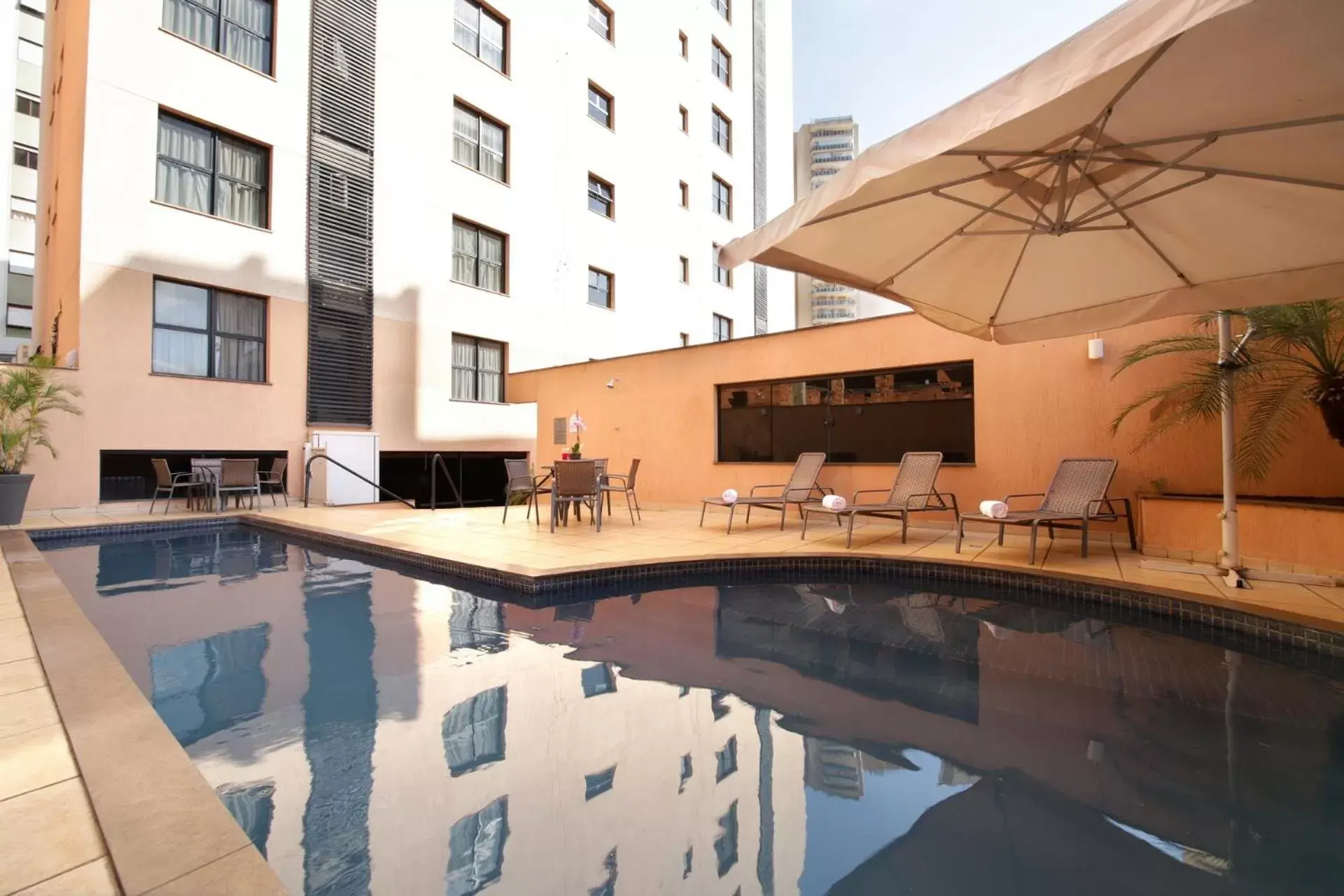 Swimming Pool in Nobile Inn Executive Ribeirao Preto