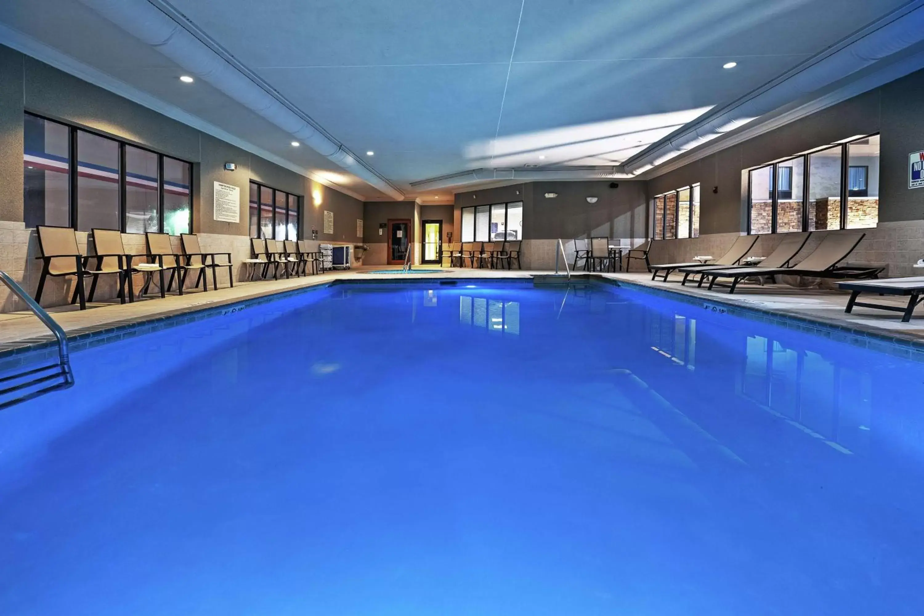 Swimming Pool in Hampton Inn & Suites Owasso