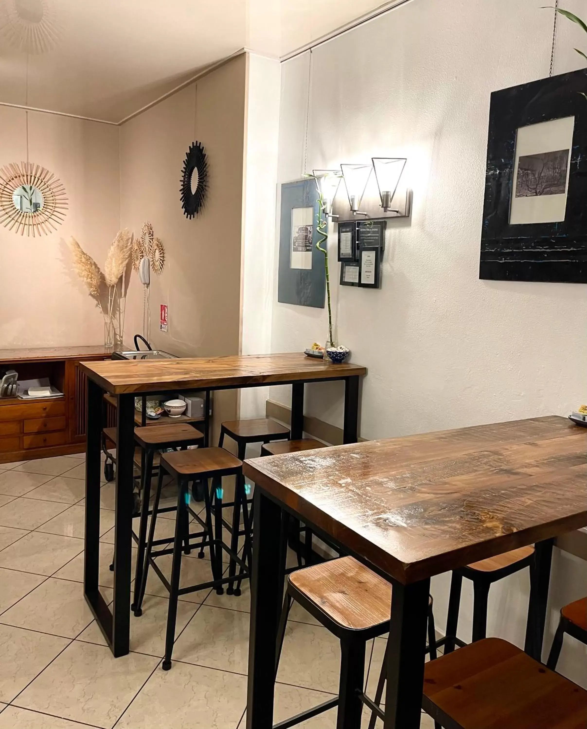 Dining Area in Hôtel Colisée-Verdun Centre Gare Saint-Roch