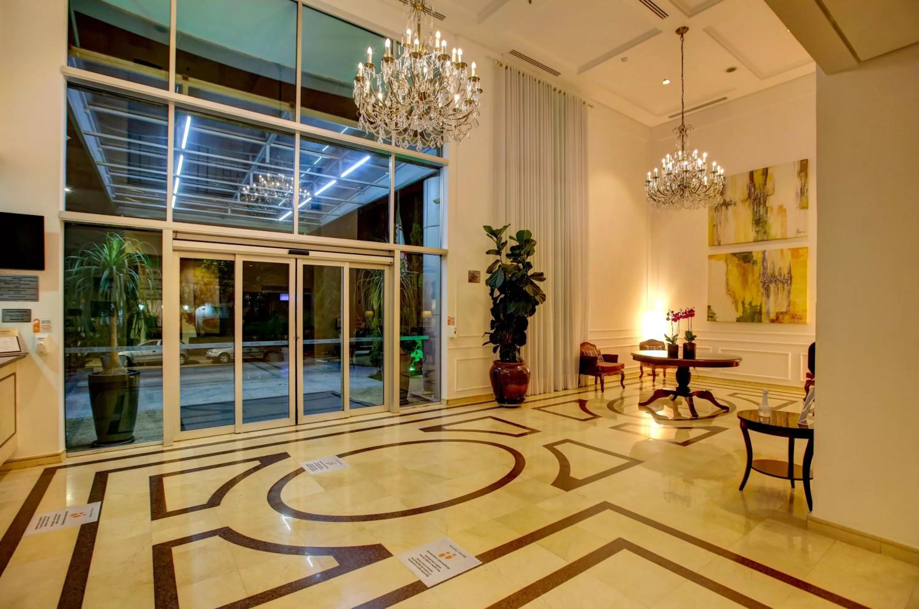 Lobby or reception in Quality Suítes Oscar Freire