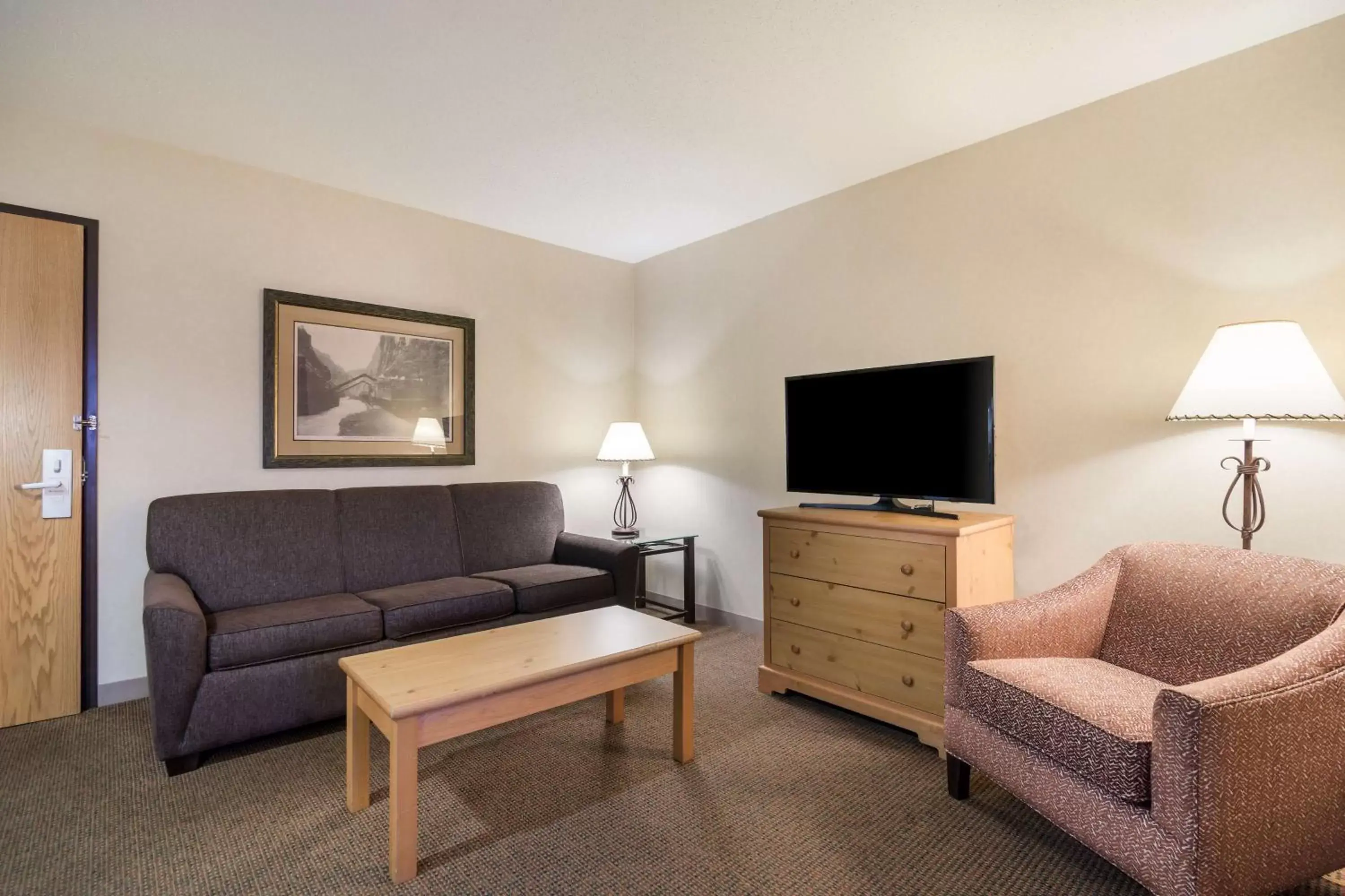 Bedroom, Seating Area in Best Western Golden Spike Inn & Suites