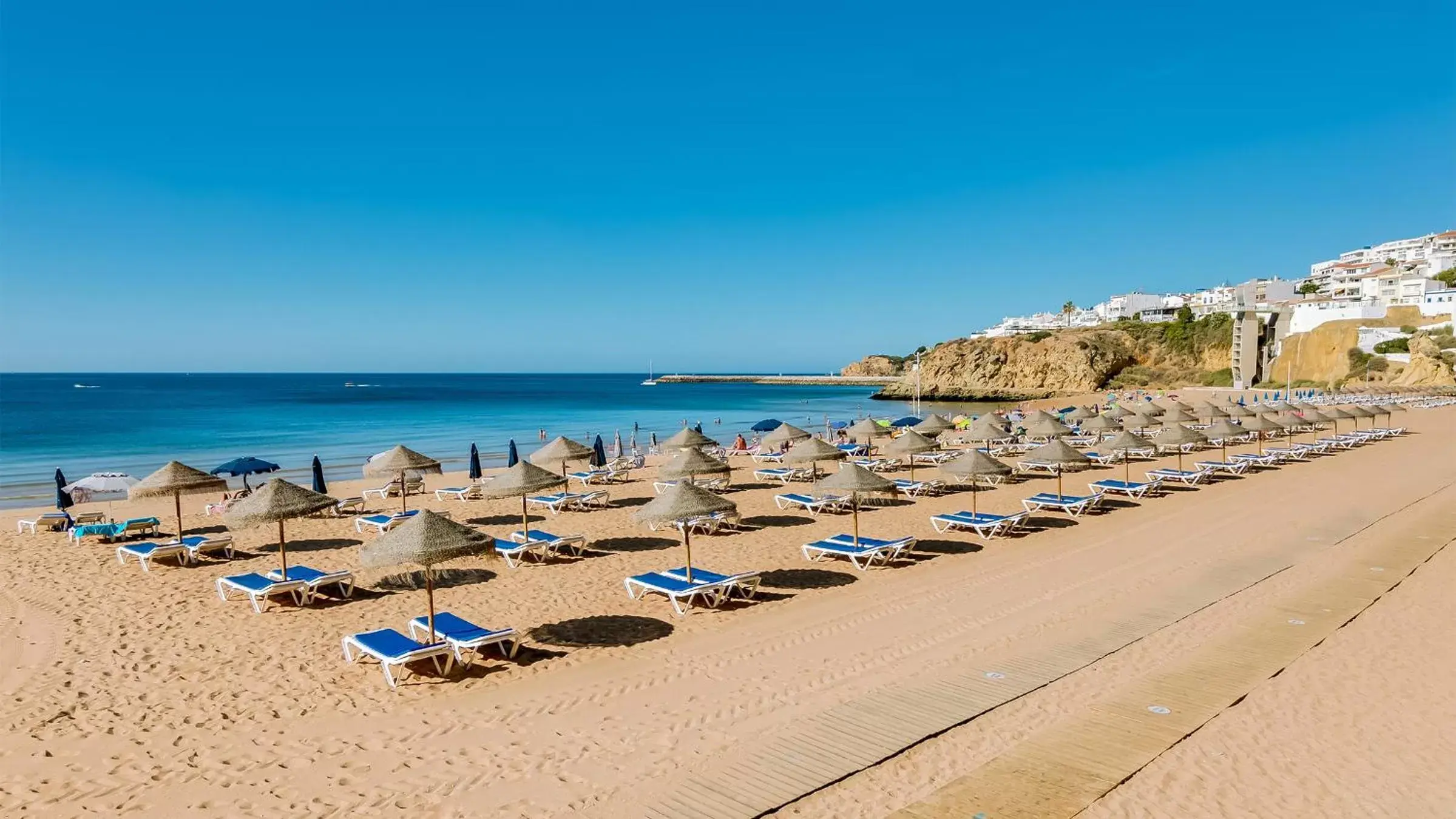 Beach in Hotel Sol e Mar Albufeira - Adults Only