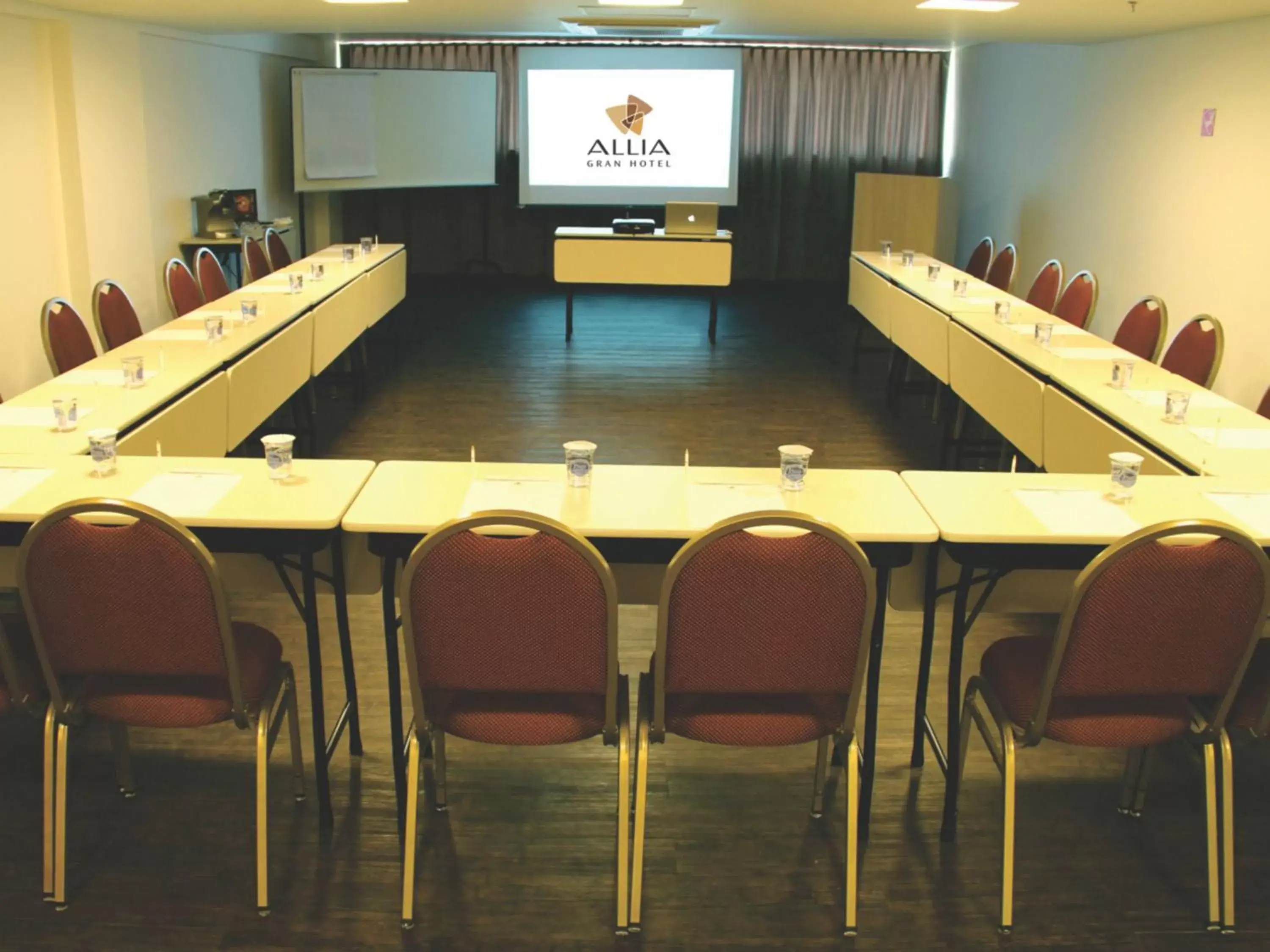 Meeting/conference room in Allia Gran Pampulha Suites