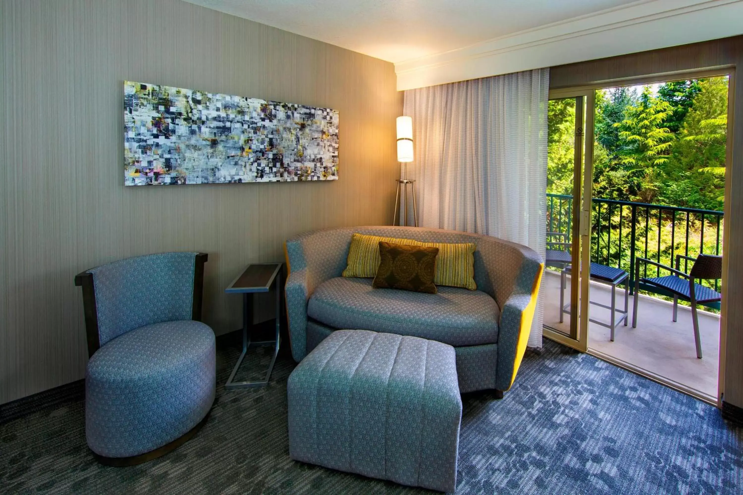 Lounge or bar, Seating Area in Courtyard by Marriott Portland Tigard