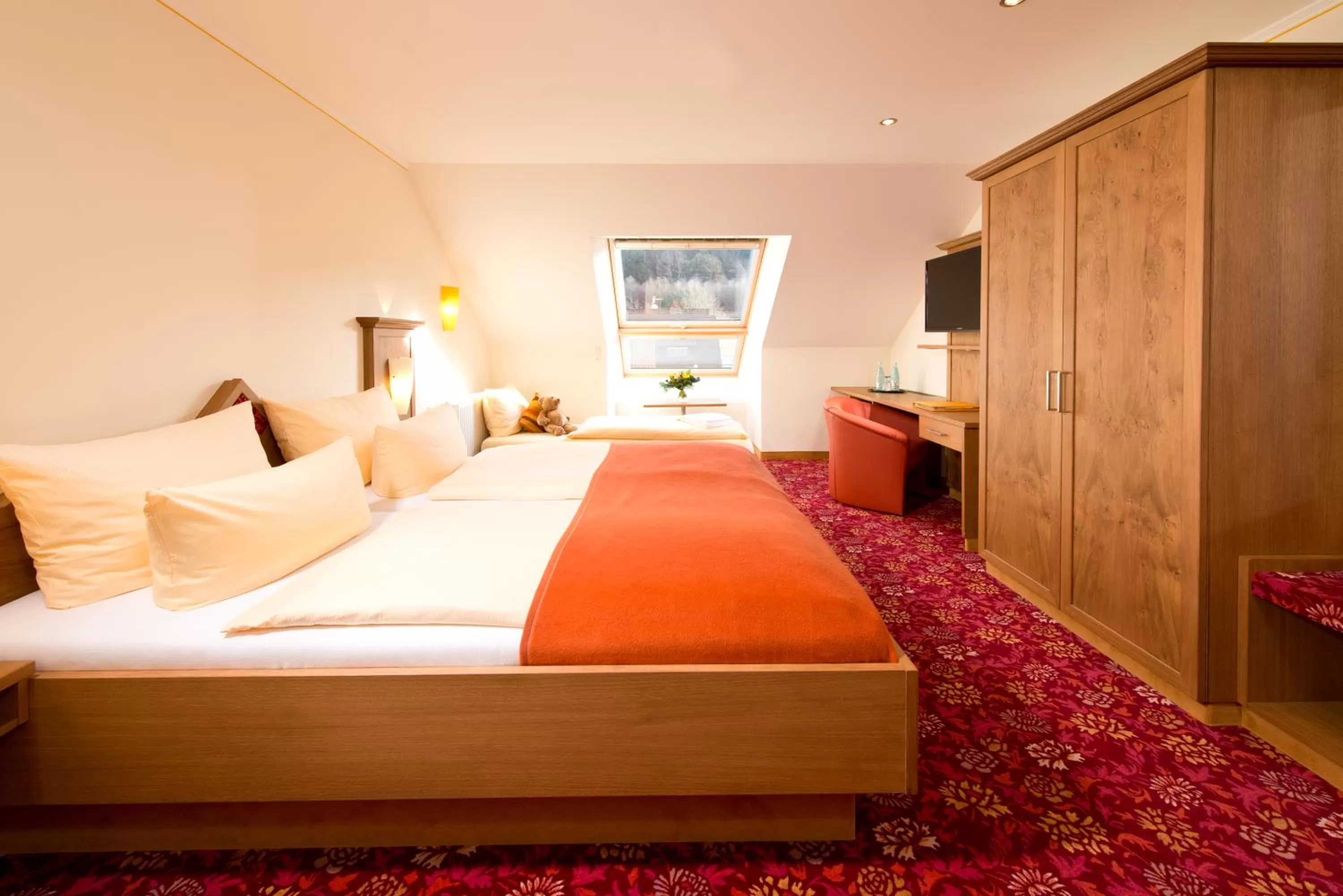 Photo of the whole room, Bed in Silberkönig Schwarzwald Hotel & Restaurant Ringhotel