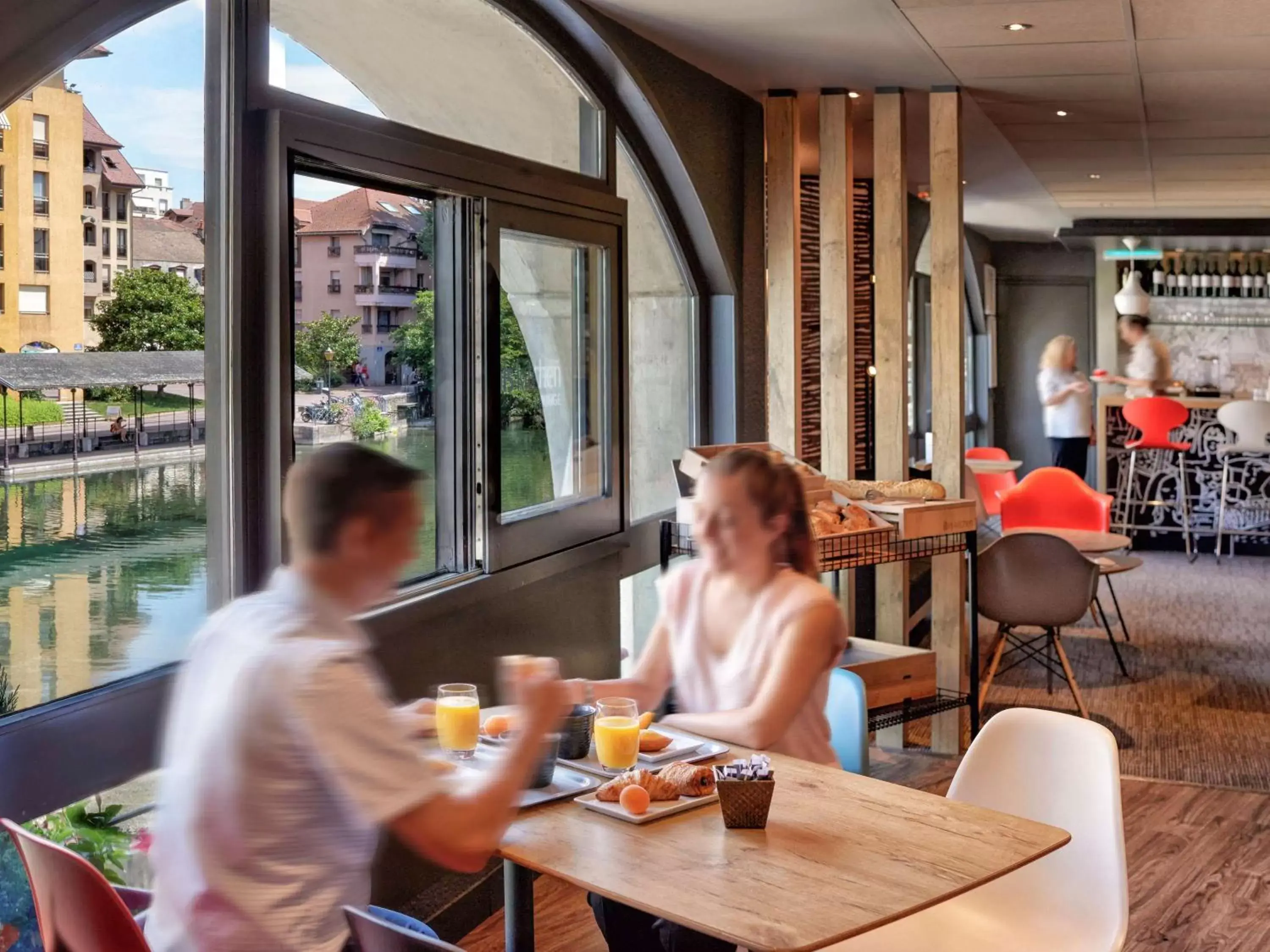Restaurant/places to eat in ibis Annecy Centre Vieille Ville