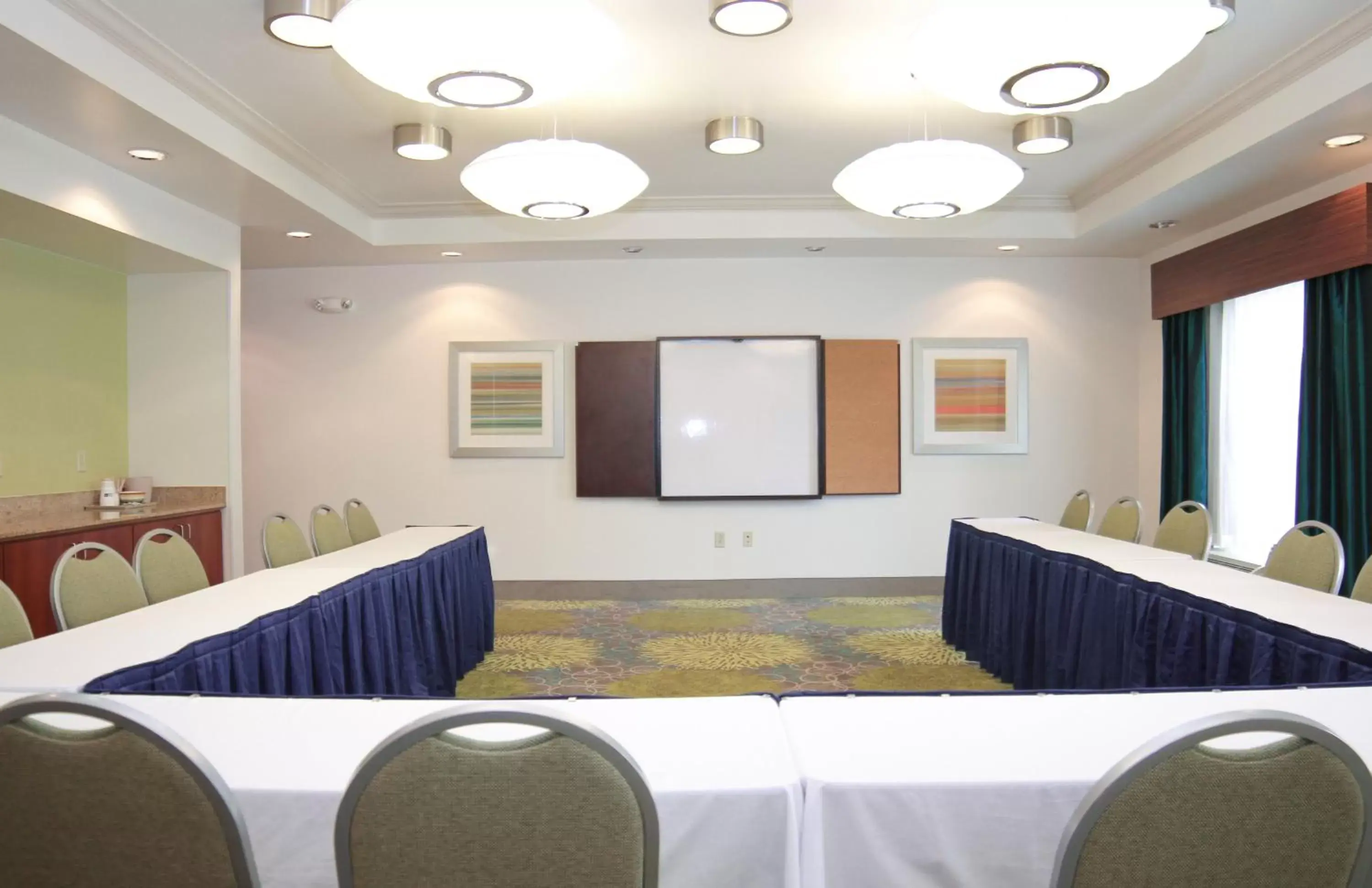 Meeting/conference room in Holiday Inn Express Vicksburg, an IHG Hotel