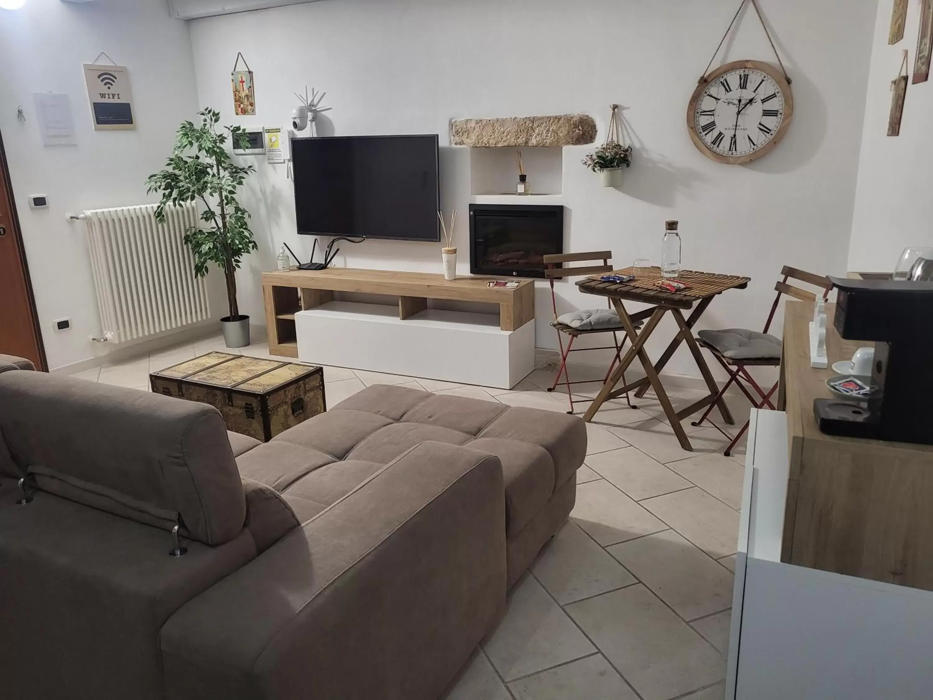Communal lounge/ TV room, Seating Area in L'edera