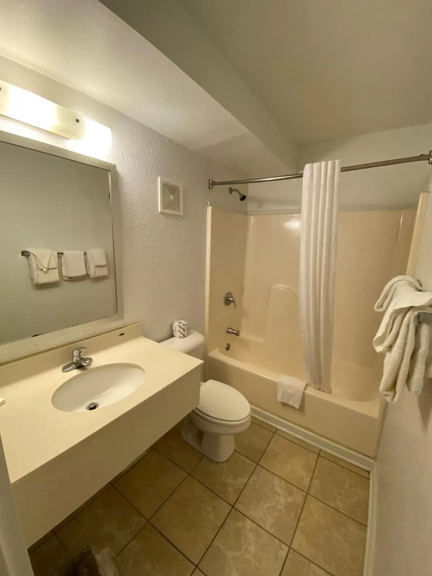 Shower, Bathroom in Outer Banks Inn