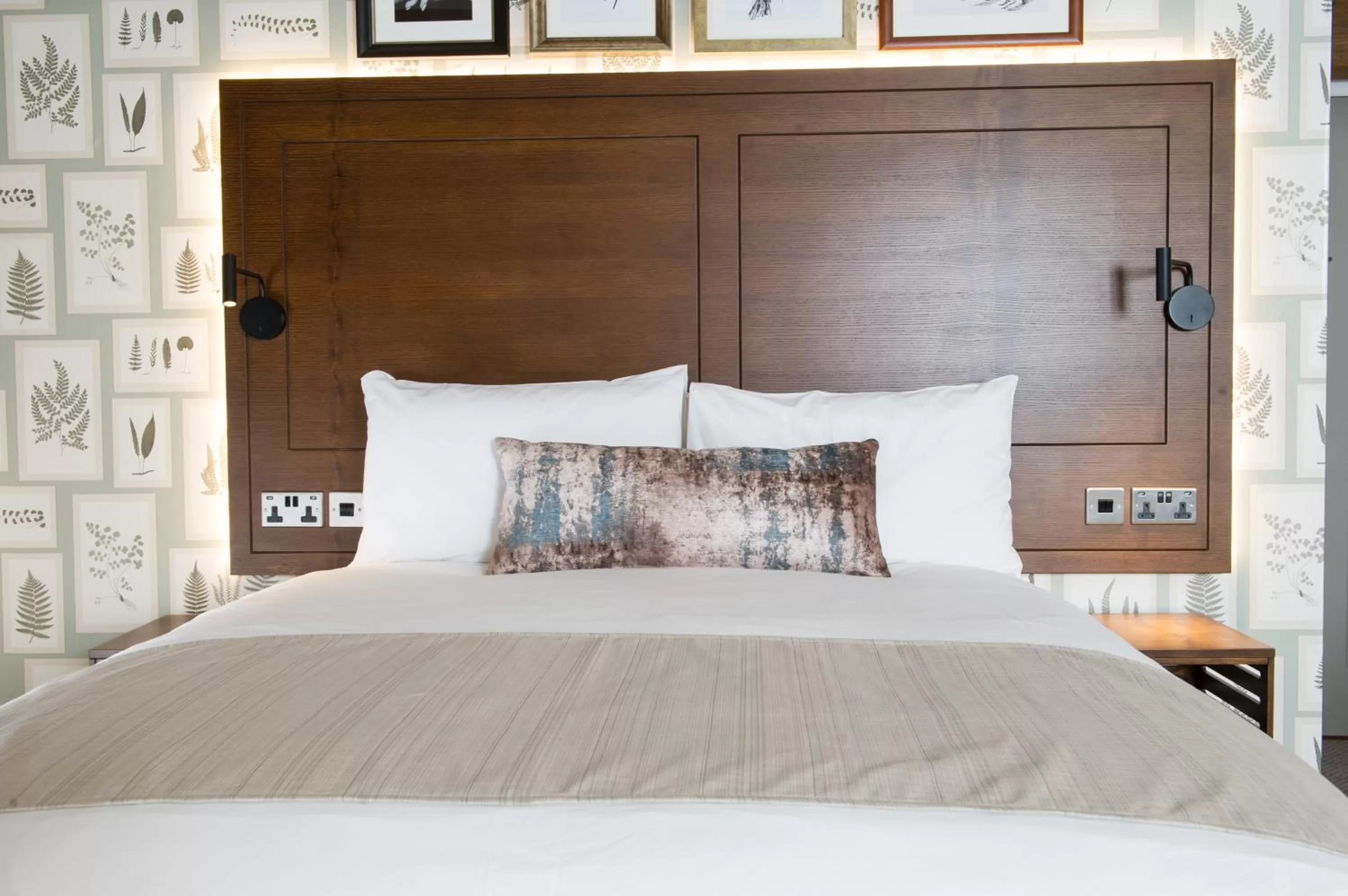 Bedroom, Bed in The Kestrel by Innkeeper's Collection