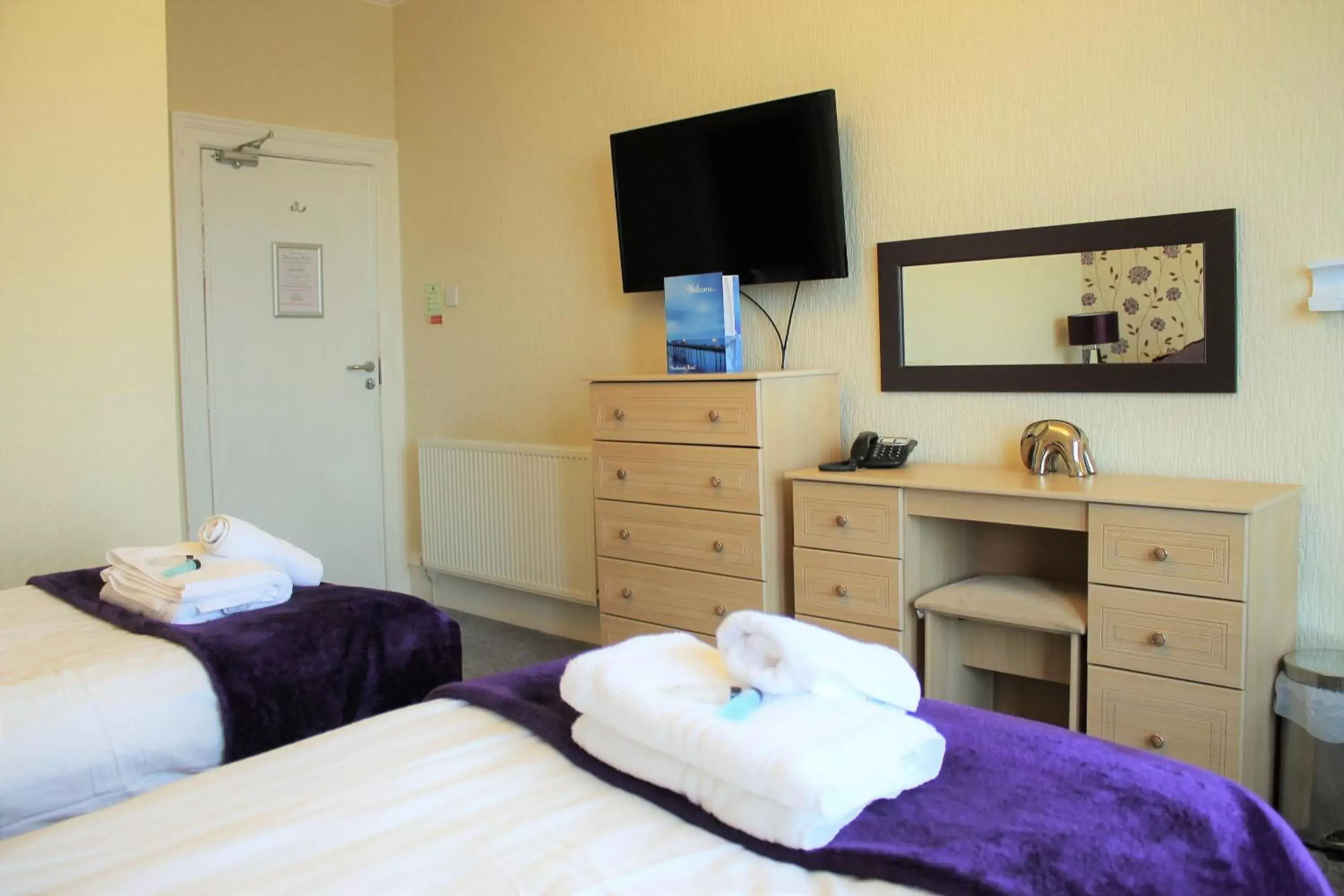 Bedroom, Bed in Winchmore Hotel