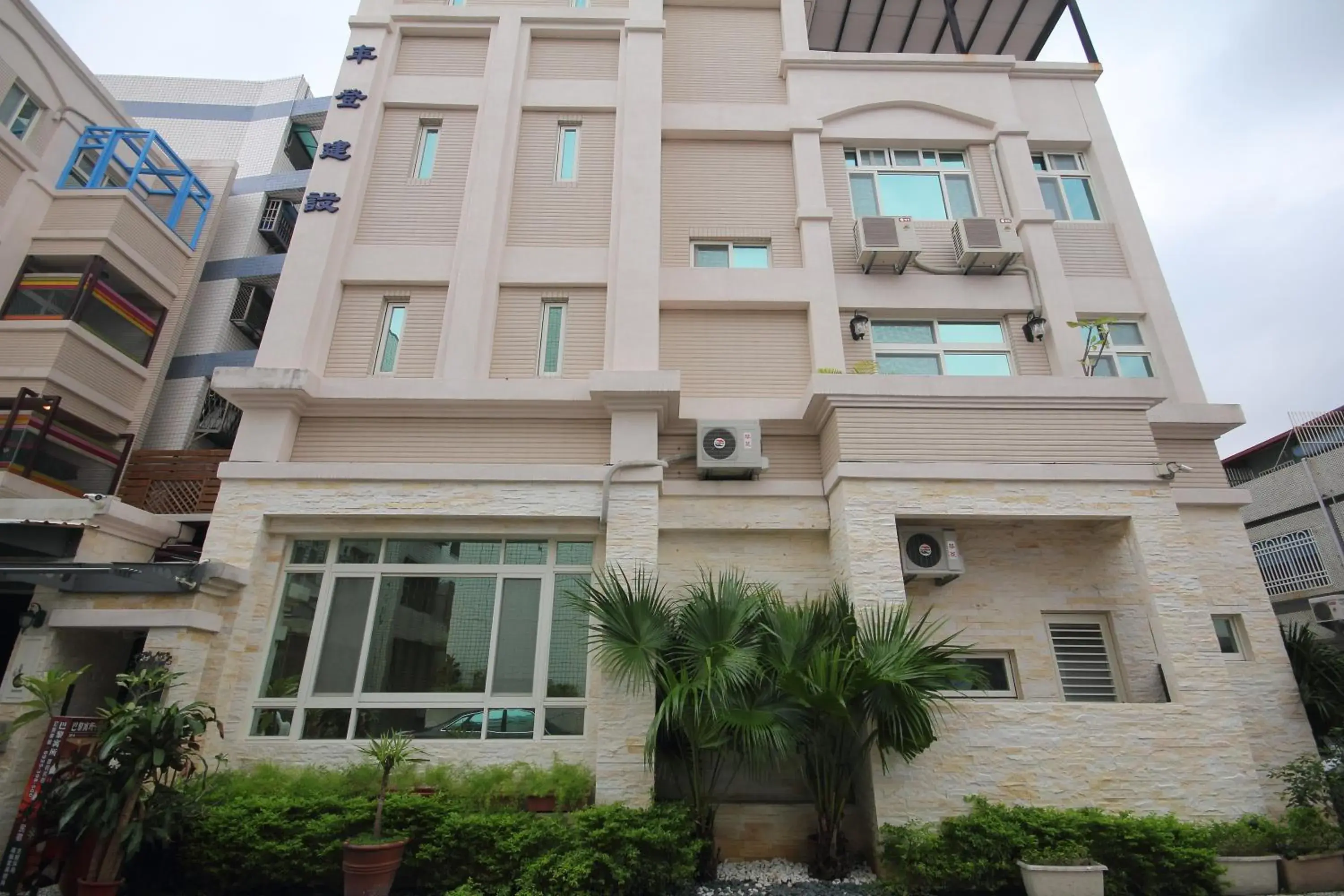 Facade/entrance, Property Building in Hualien Paris Home B&B