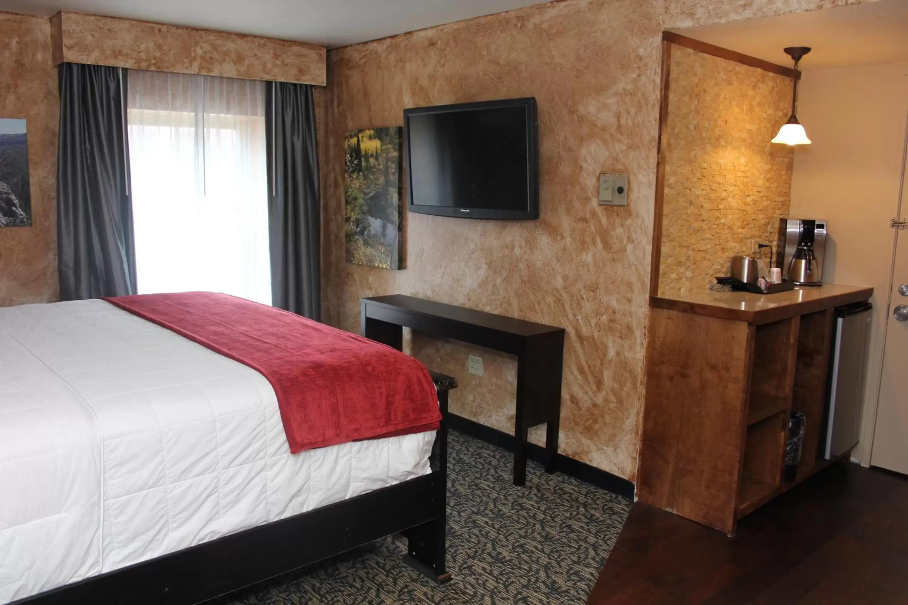 Bed, TV/Entertainment Center in Grand Z Hotel Casino by Red Lion Hotels