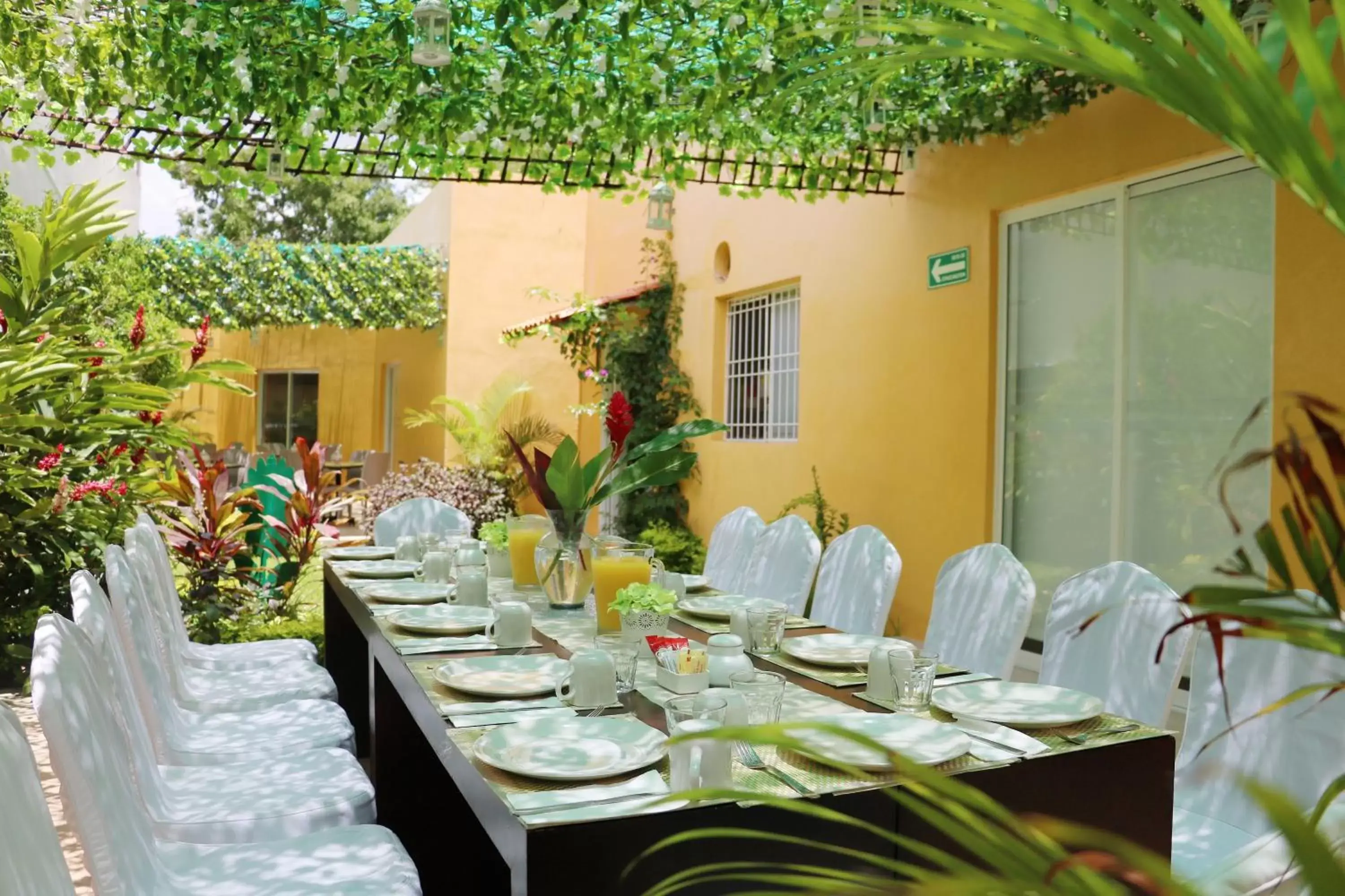 Restaurant/Places to Eat in Hotel Zar Merida