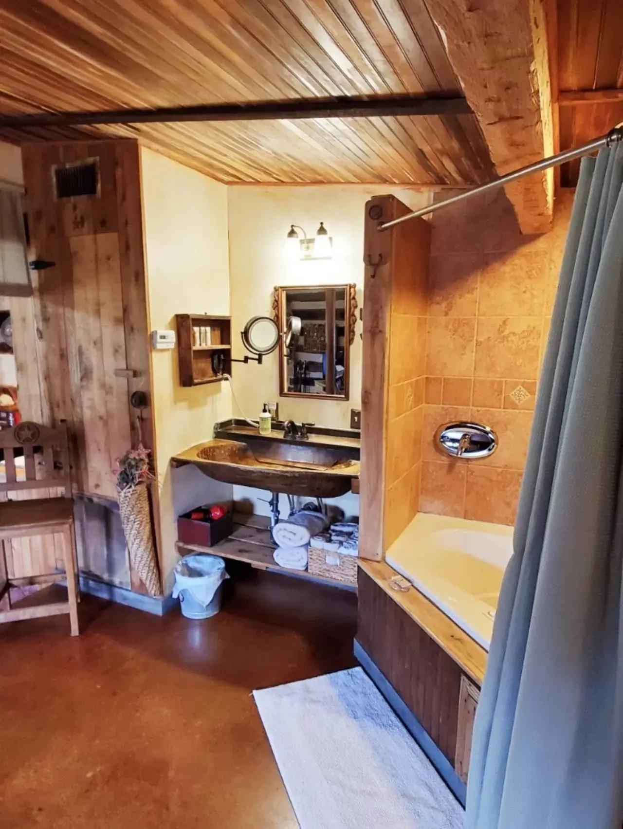 Bathroom, Kitchen/Kitchenette in Barons CreekSide Resort