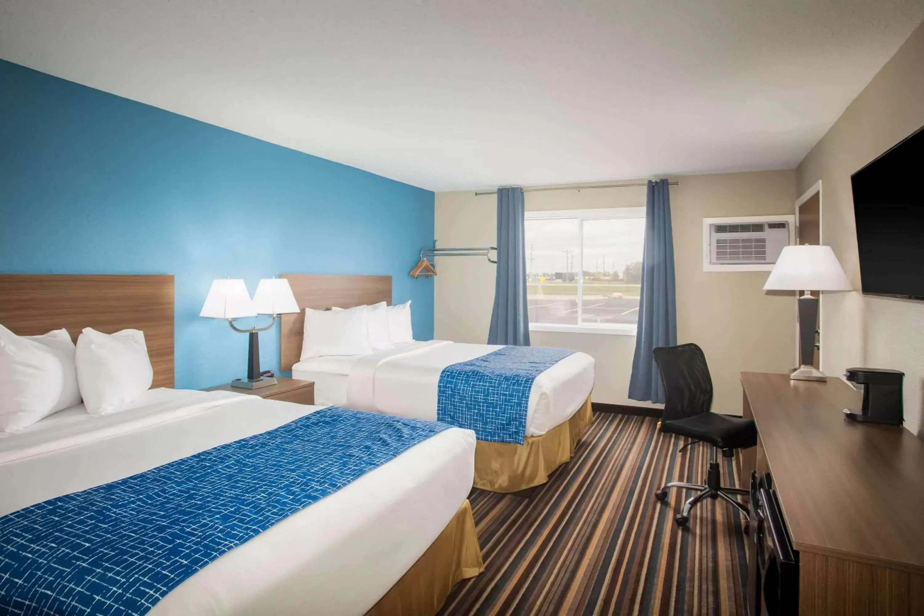 Photo of the whole room, Bed in Travelodge by Wyndham Wahpeton