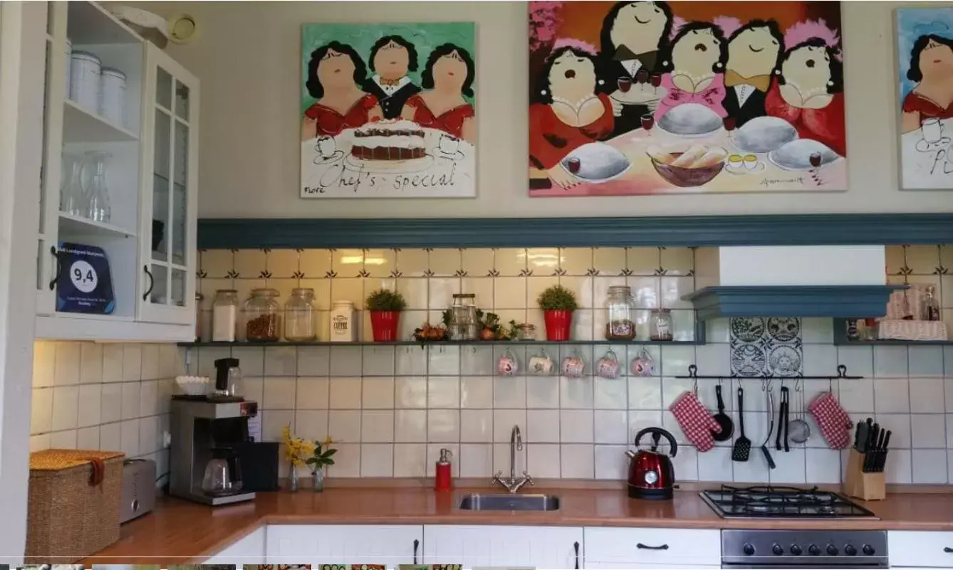 Kitchen/Kitchenette in B&B en SPA Landgoed Matanze