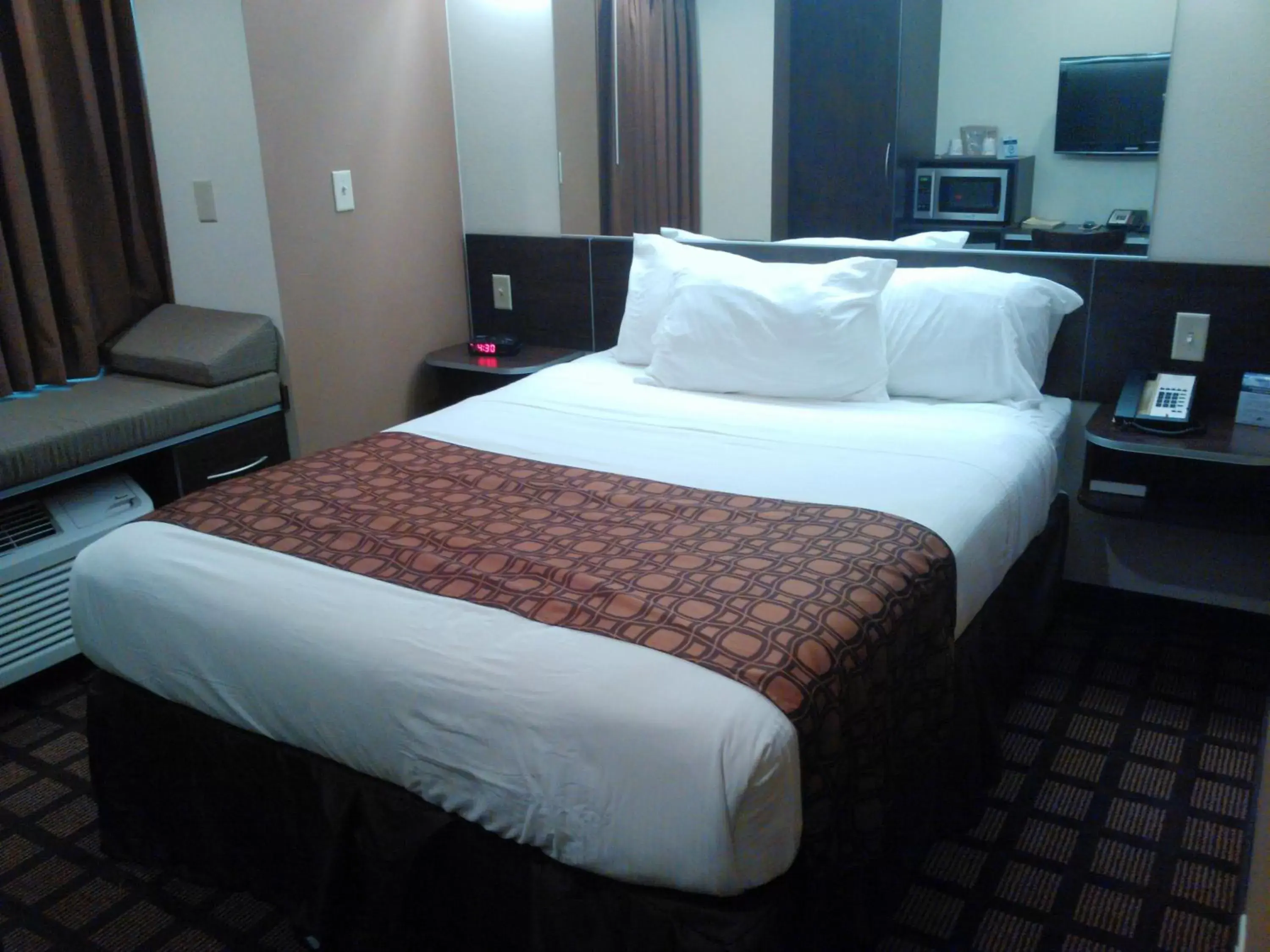 Bed in Microtel Inn and Suites Eagle Pass