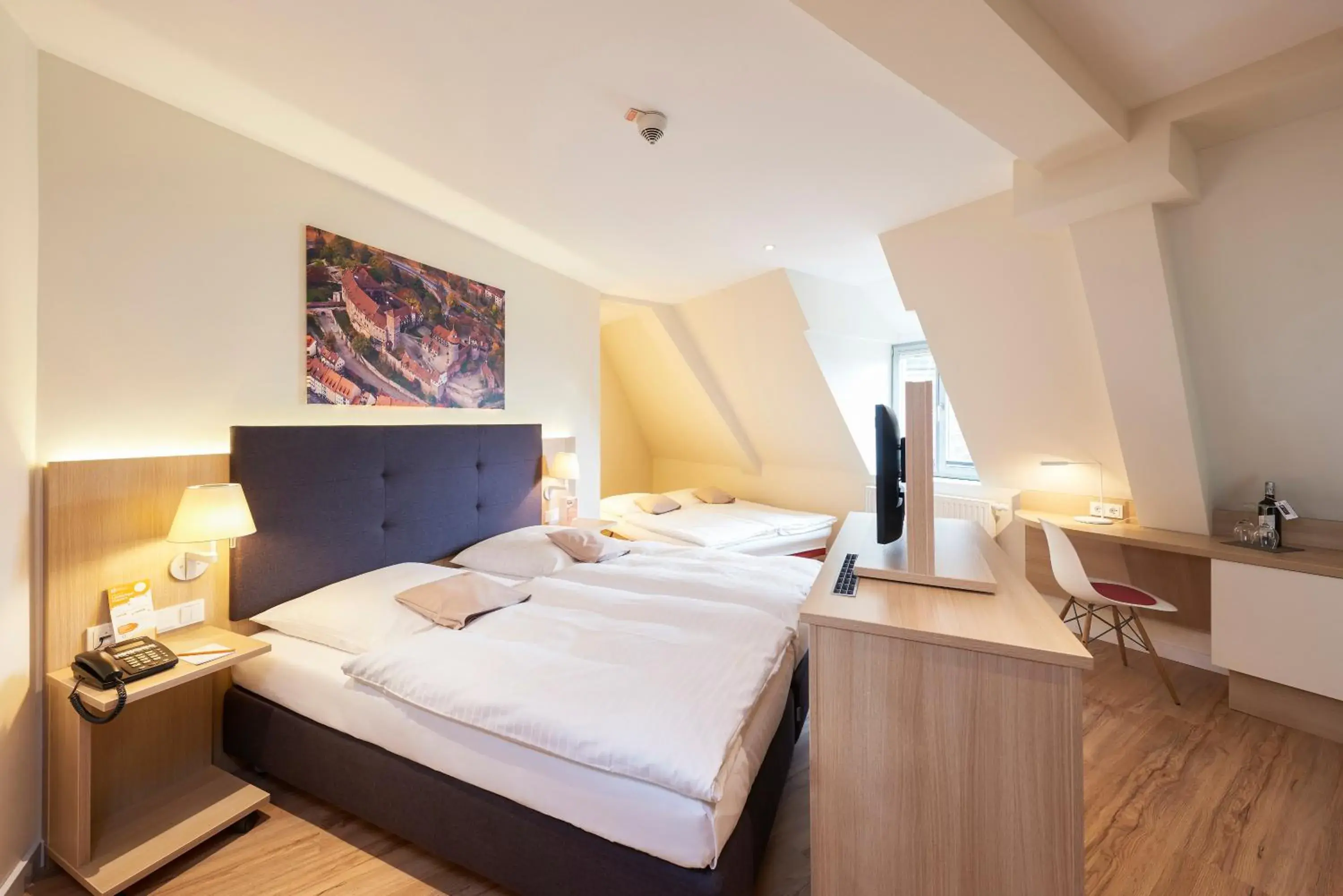 Bedroom, Bed in Hotel Victoria Nürnberg