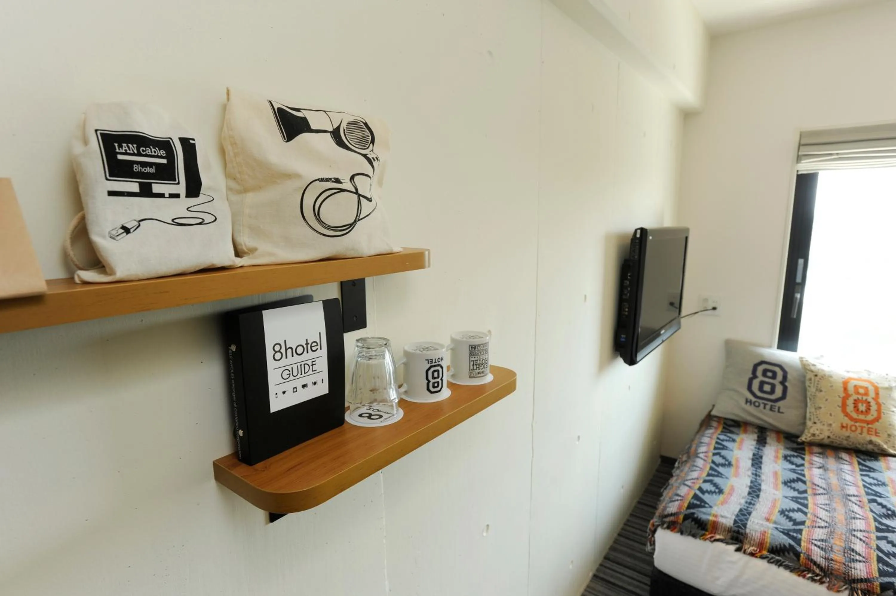 Photo of the whole room in 8hotel