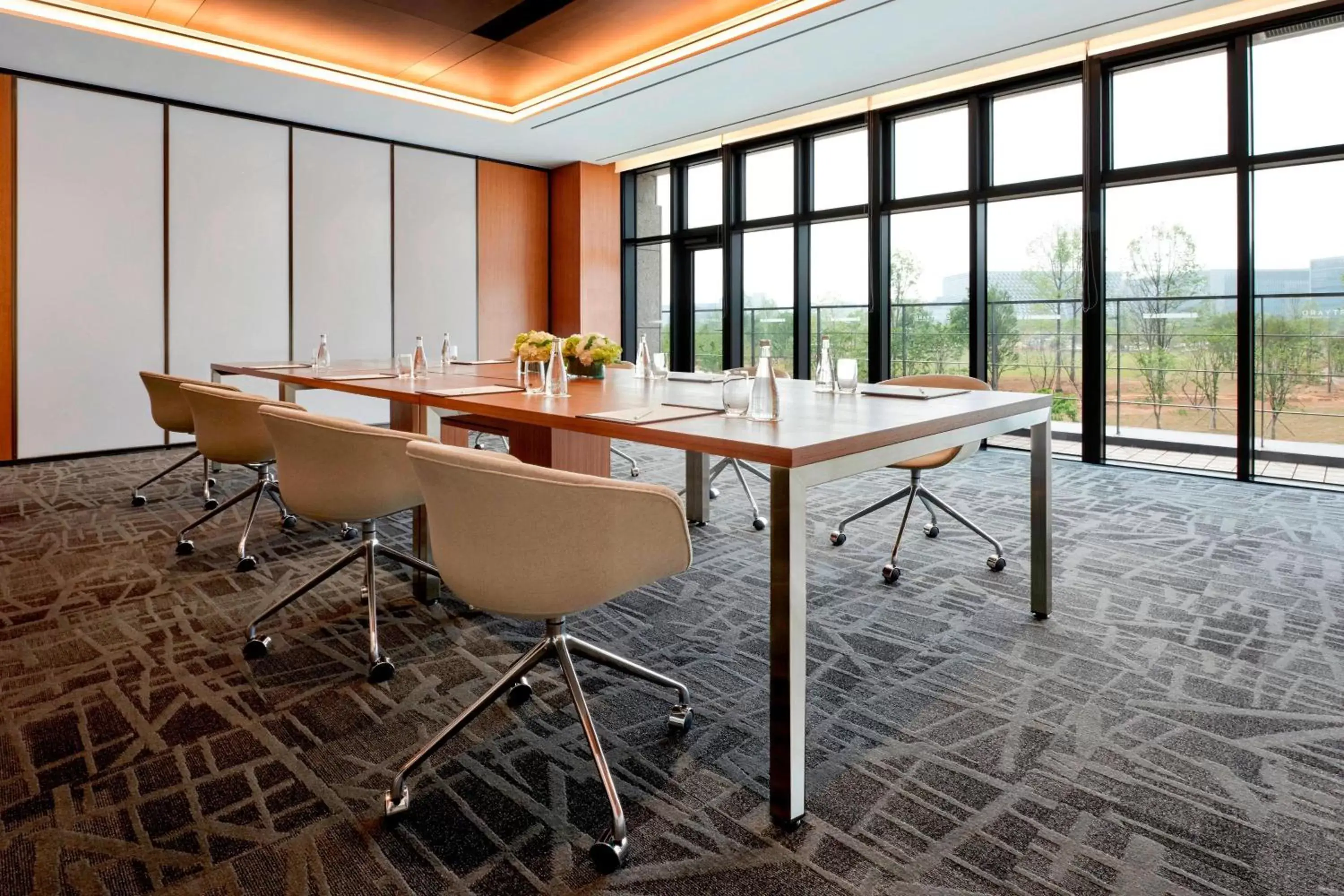 Meeting/conference room in Courtyard by Marriott Seoul Botanic Park