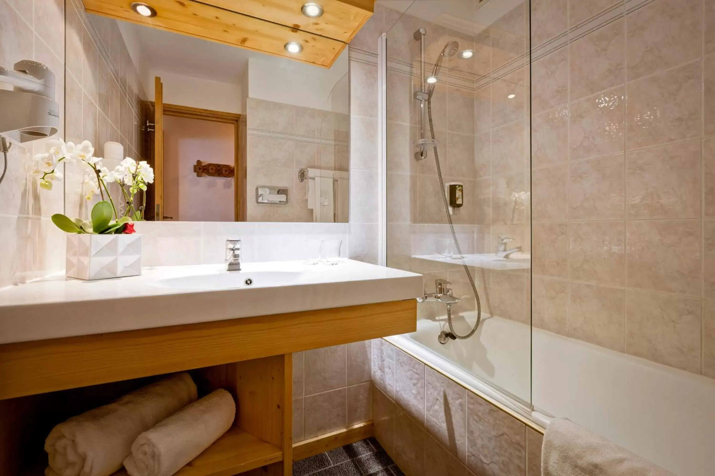 Bathroom in Hotel les Flocons