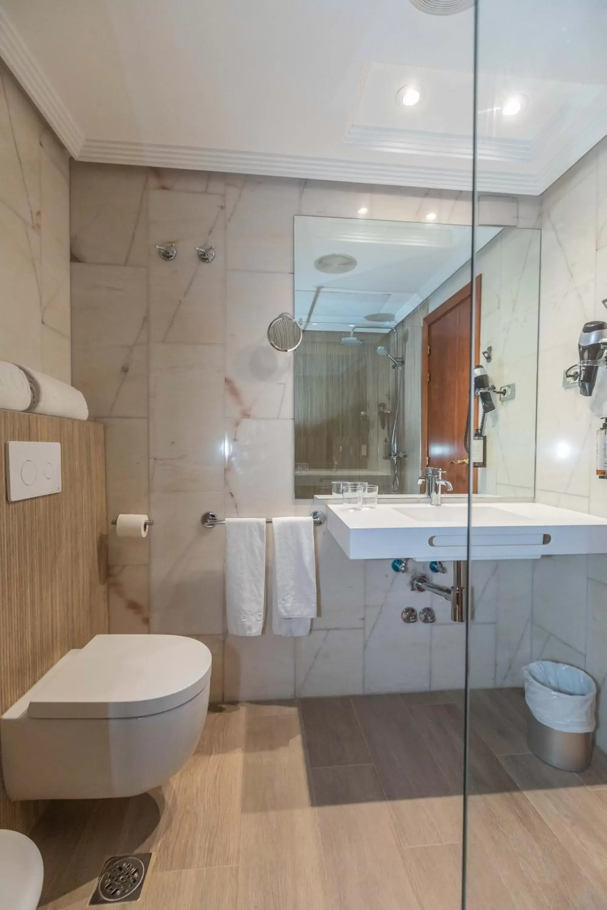 Property building, Bathroom in Hotel Olid