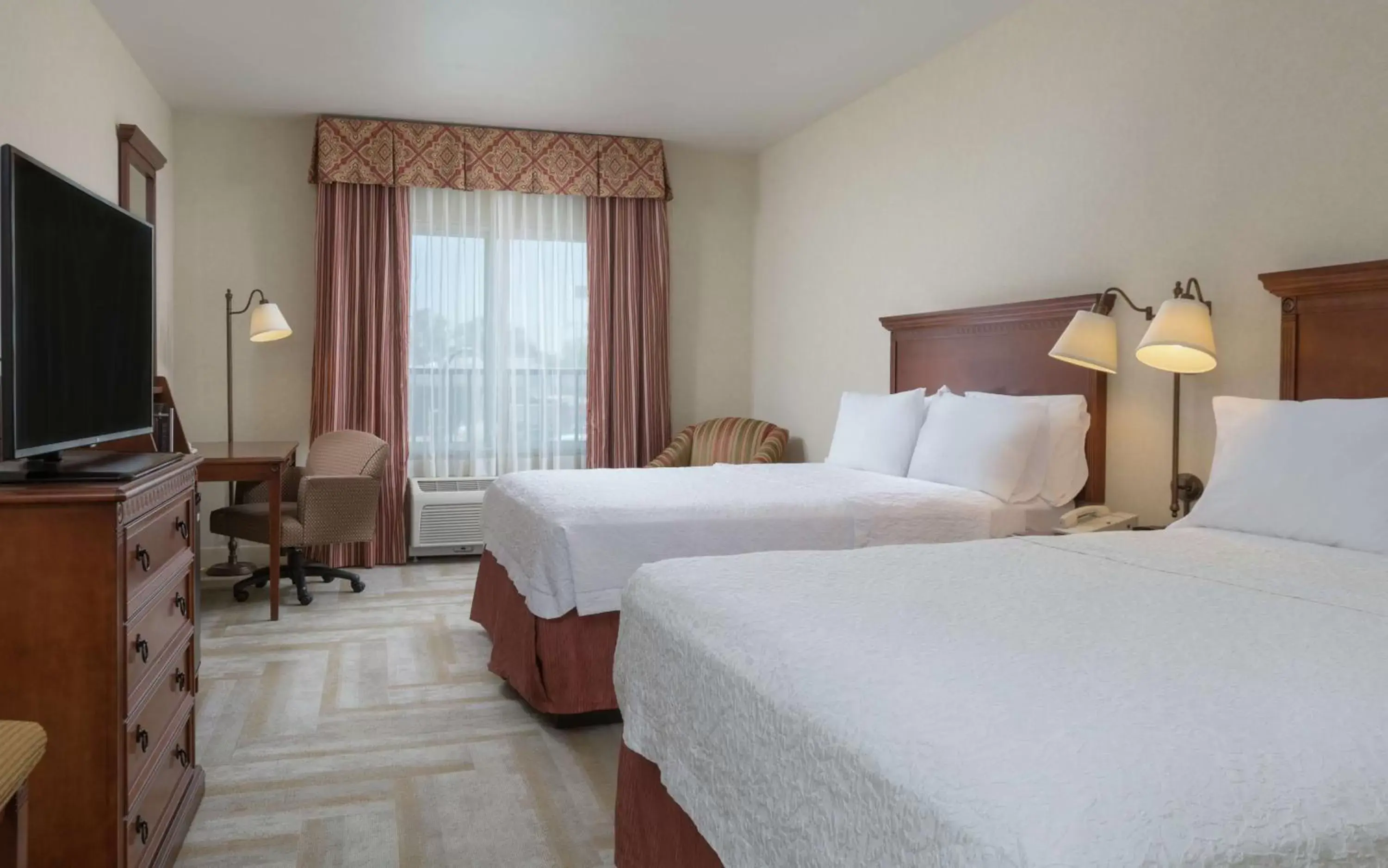 Bedroom, Bed in Hampton Inn & Suites Lodi