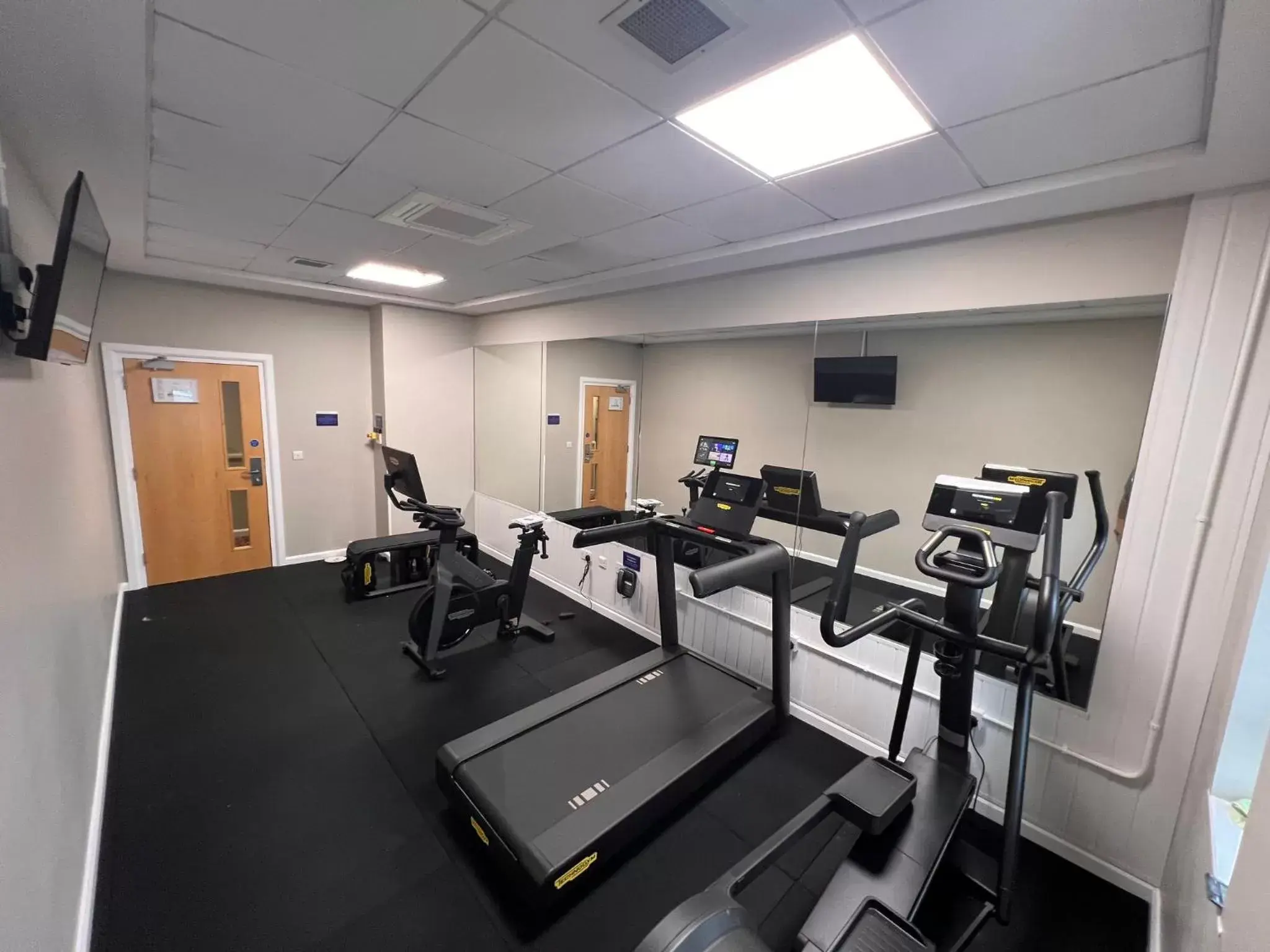 Fitness centre/facilities, Fitness Center/Facilities in Holiday Inn Express Antrim, an IHG Hotel