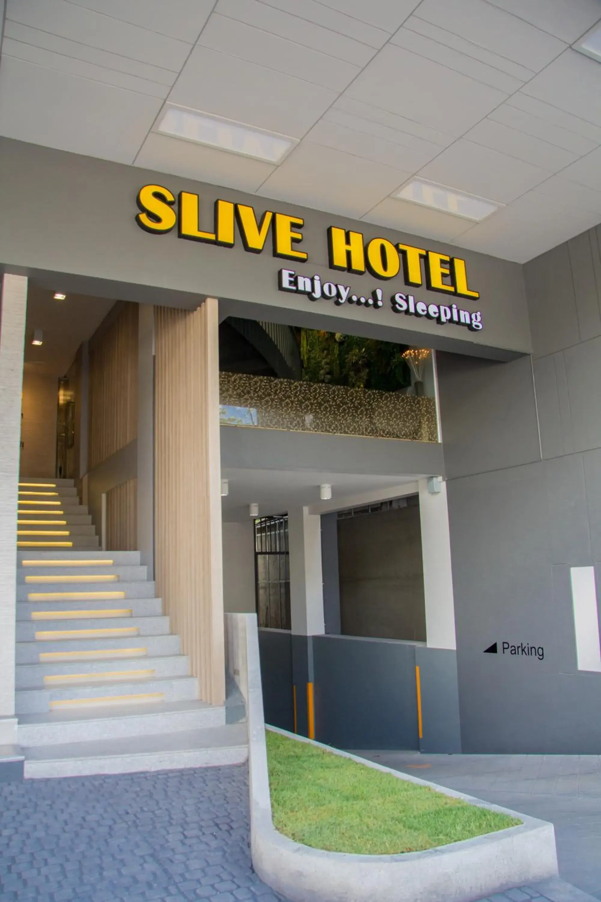 Facade/entrance in Slive Hotel Facade/entrance in Slive Hotel