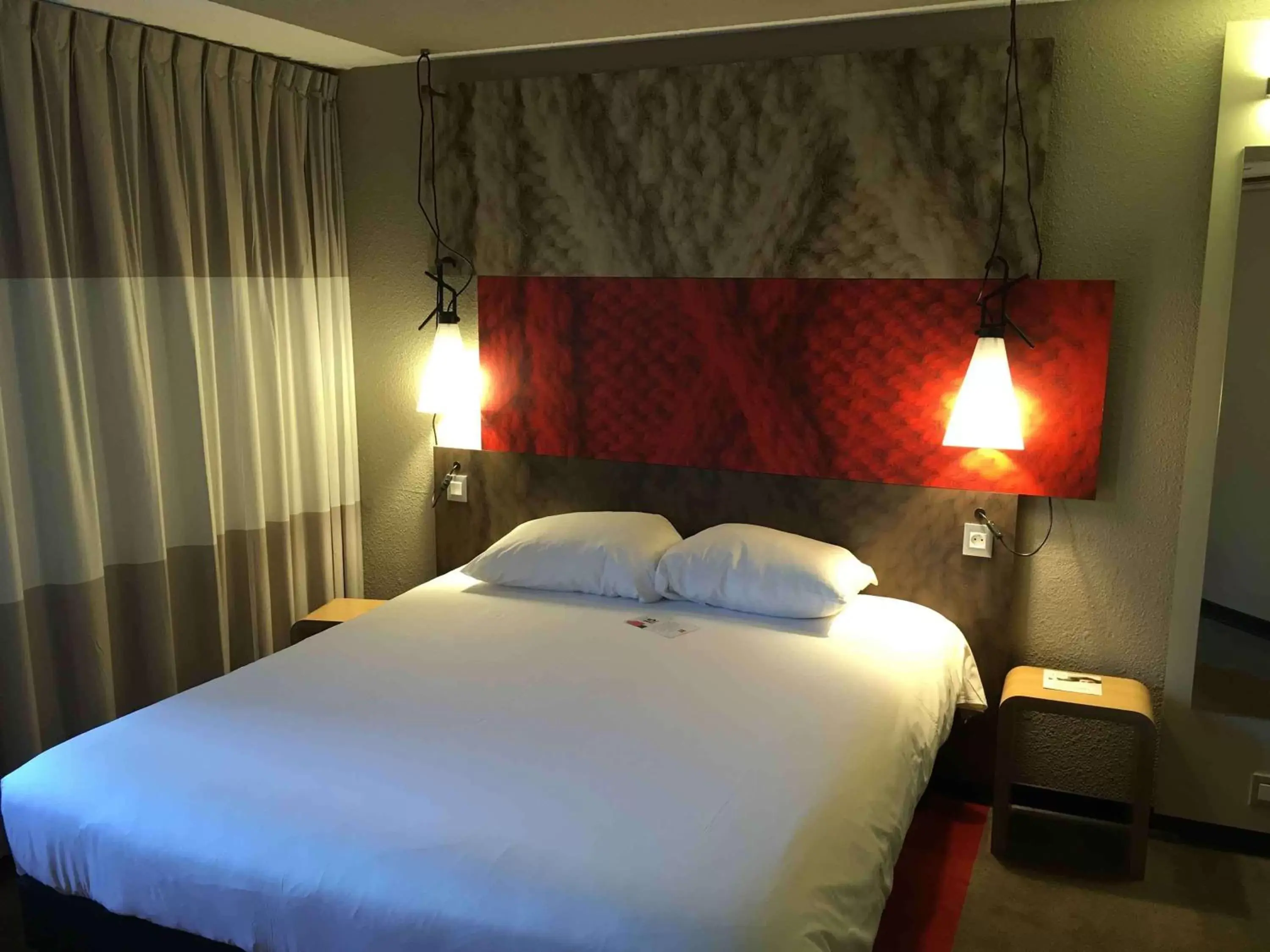 Photo of the whole room, Bed in ibis Toulouse Pont Jumeaux