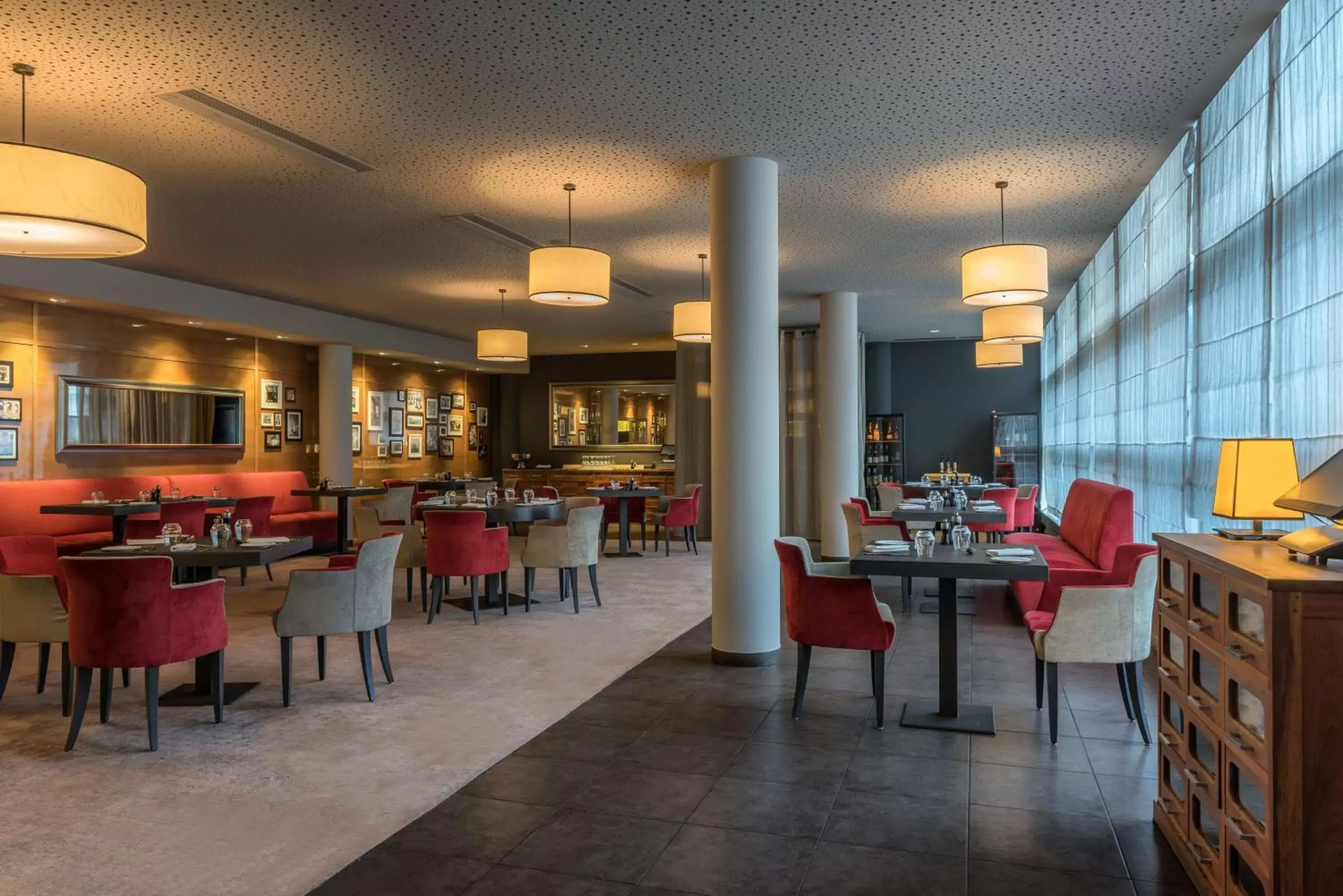 Restaurant/places to eat in Hilton Geneva Hotel and Conference Centre Restaurant/places to eat in Hilton Geneva Hotel and Conference Centre