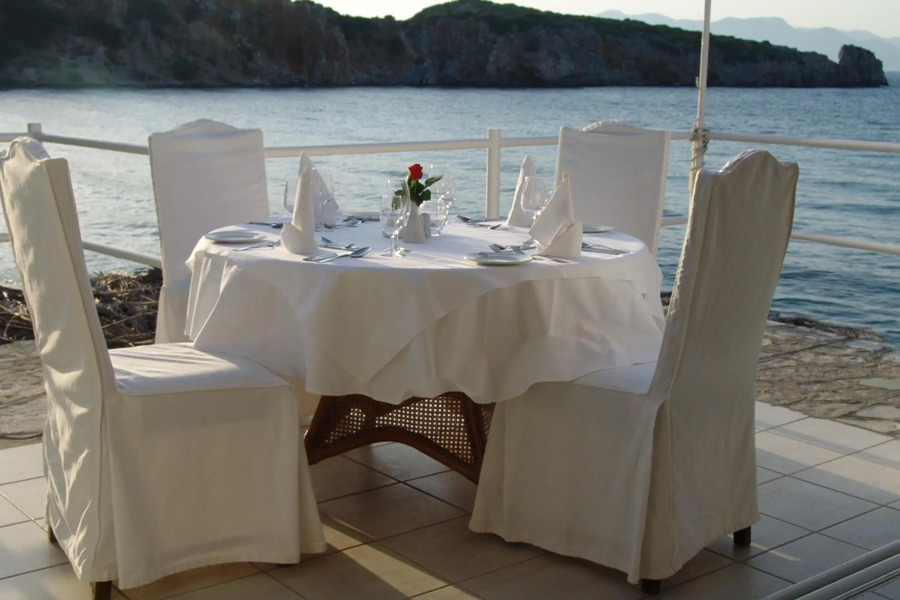 Restaurant/Places to Eat in Istron Bay Hotel