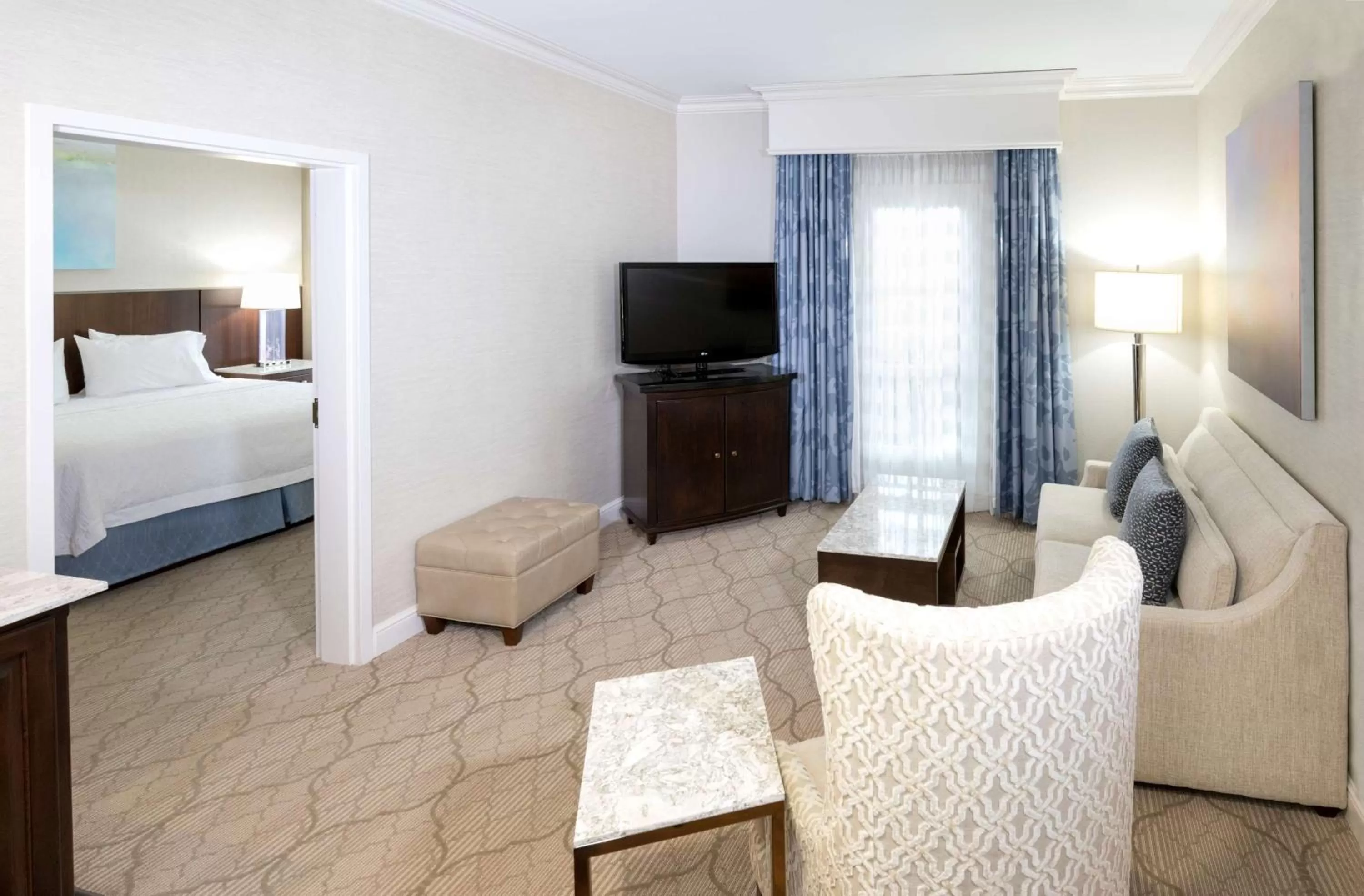 Toilet, Bed in Hampton Inn & Suites South Park at Phillips Place