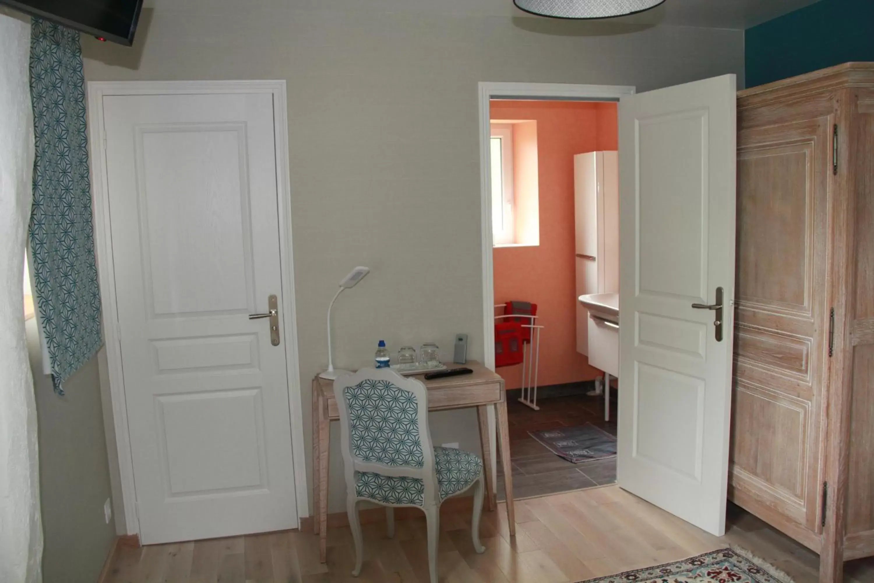 Bedroom, Dining Area in Manoir le Bout du Pont