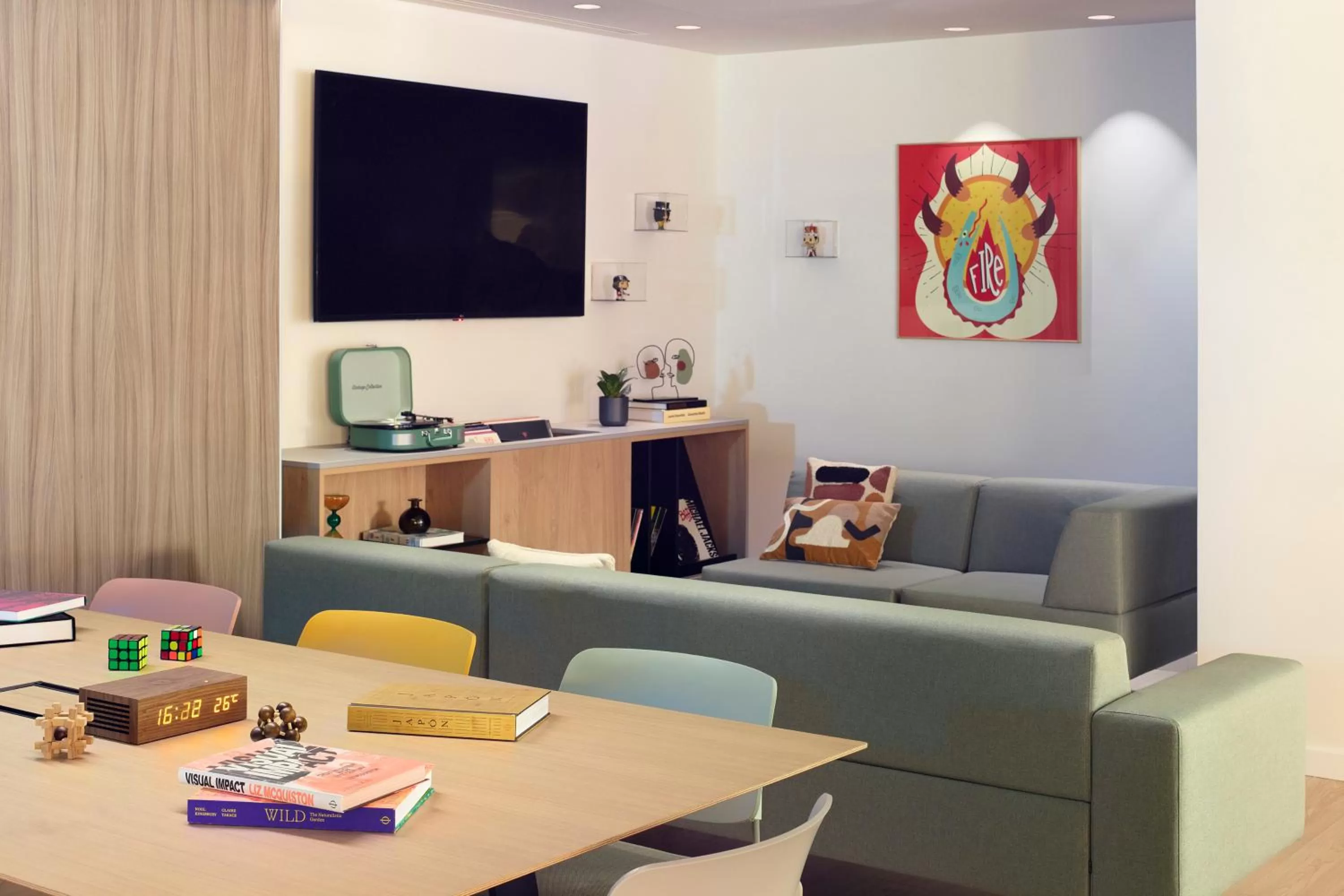 TV and multimedia in INNSiDE by Meliá Barcelona Apolo